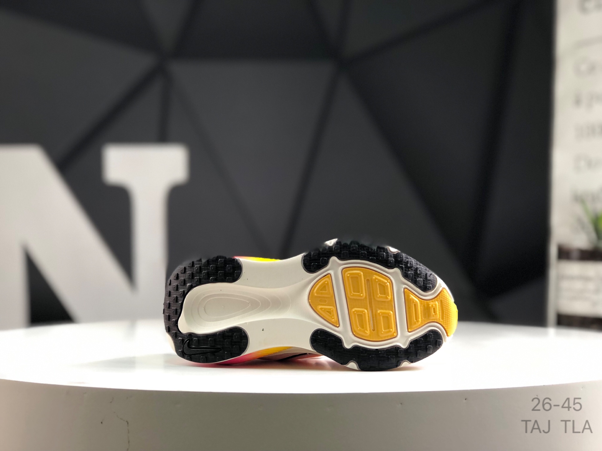 图片[7]-🔻亲子鞋 耐克 Nike VOMERO 18 耐克 舒适减震防滑 低帮跑步鞋 全掌ReactX泡绵中底 前掌和后跟还配备了Air Zoom气垫单元 据说跑起来更快更舒适哦 这次最大的升级点 首次引入了ReactX泡绵 货号：HQ2157-004 尺码：如图所示 TAJ TLA-选品中心