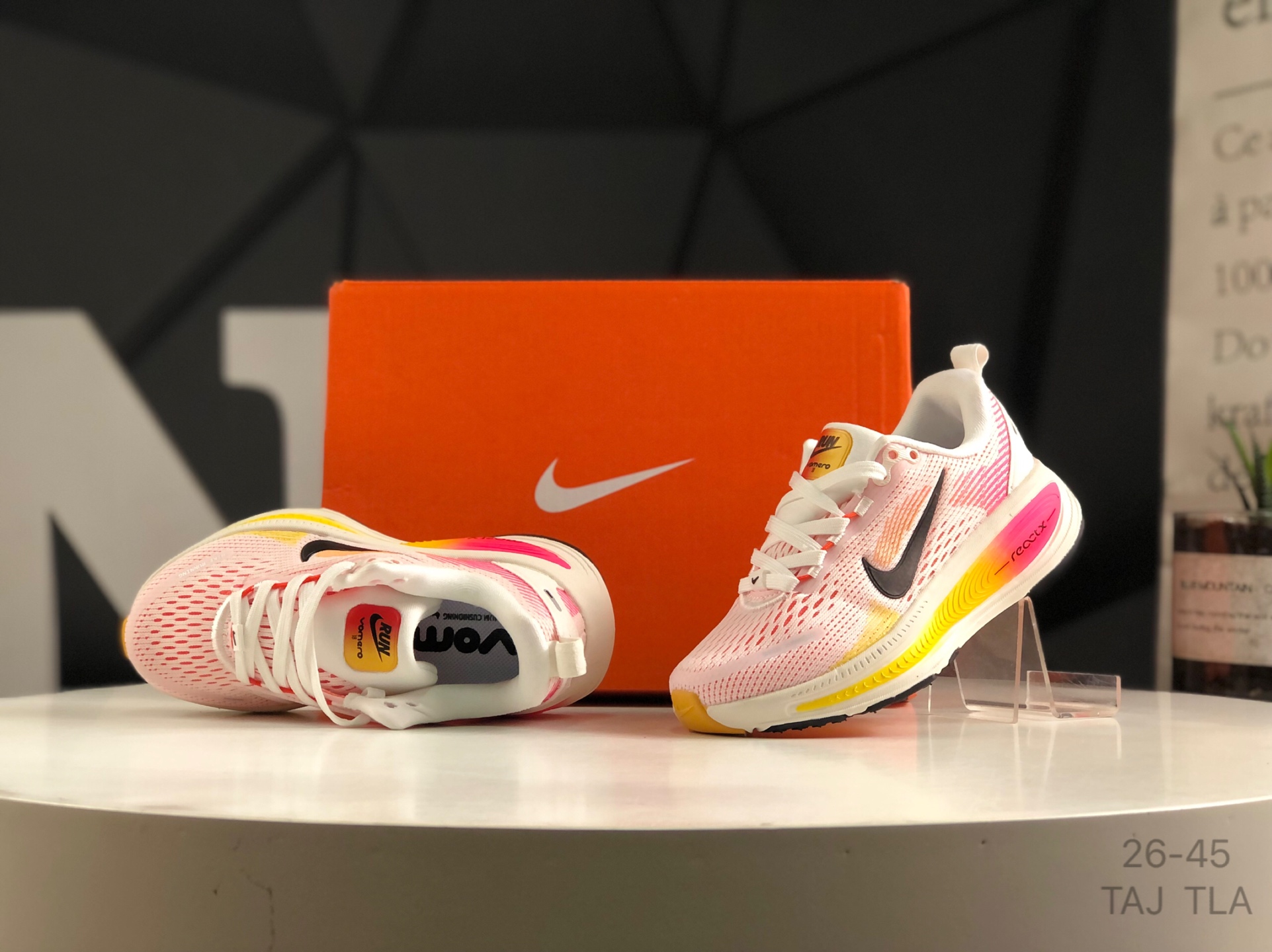 图片[9]-🔻亲子鞋 耐克 Nike VOMERO 18 耐克 舒适减震防滑 低帮跑步鞋 全掌ReactX泡绵中底 前掌和后跟还配备了Air Zoom气垫单元 据说跑起来更快更舒适哦 这次最大的升级点 首次引入了ReactX泡绵 货号：HQ2157-004 尺码：如图所示 TAJ TLA-选品中心