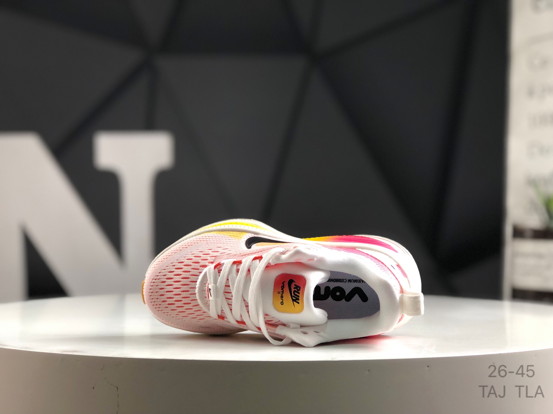 图片[3]-🔻亲子鞋 耐克 Nike VOMERO 18 耐克 舒适减震防滑 低帮跑步鞋 全掌ReactX泡绵中底 前掌和后跟还配备了Air Zoom气垫单元 据说跑起来更快更舒适哦 这次最大的升级点 首次引入了ReactX泡绵 货号：HQ2157-004 尺码：如图所示 TAJ TLA-选品中心