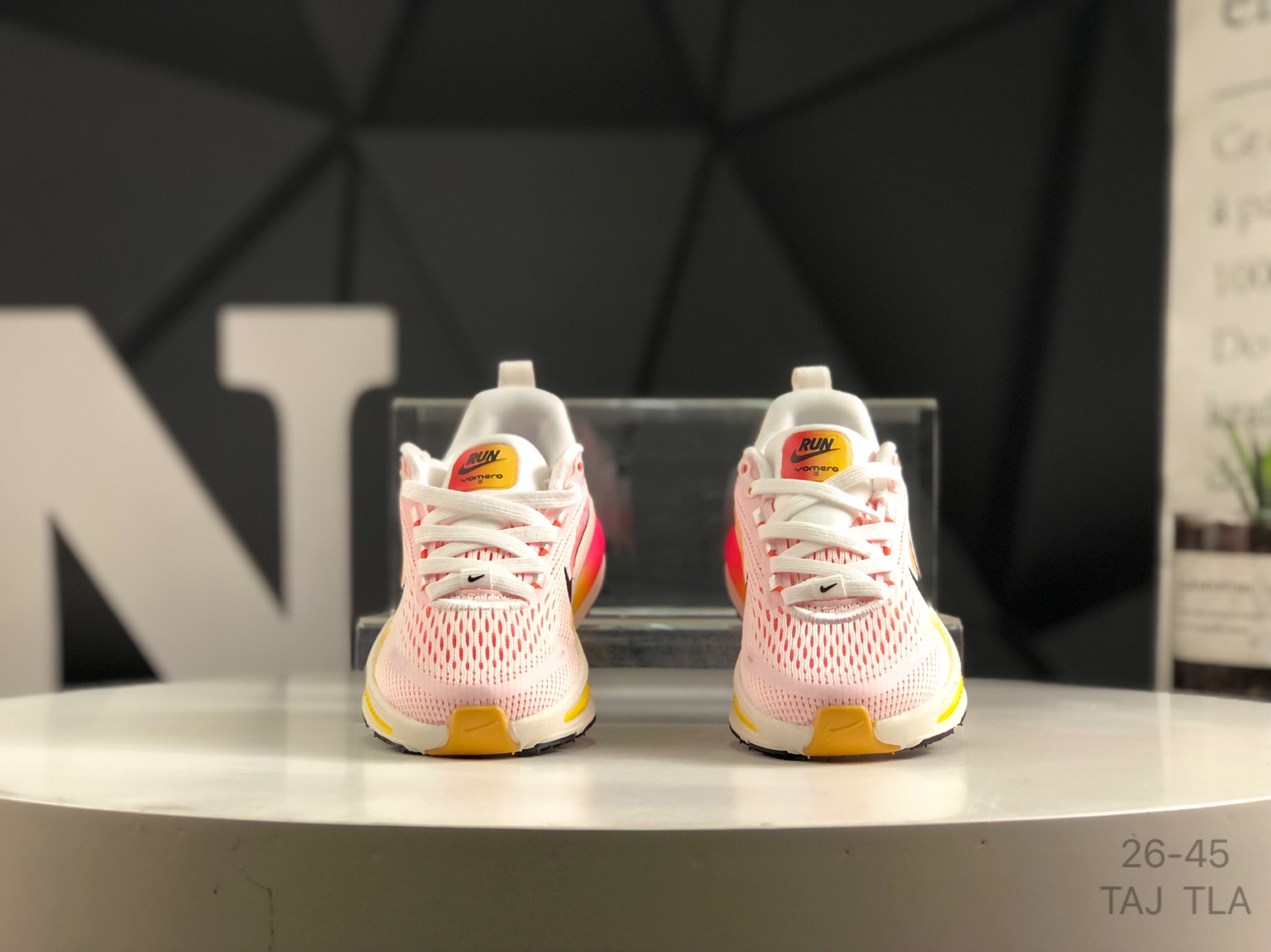 图片[8]-🔻亲子鞋 耐克 Nike VOMERO 18 耐克 舒适减震防滑 低帮跑步鞋 全掌ReactX泡绵中底 前掌和后跟还配备了Air Zoom气垫单元 据说跑起来更快更舒适哦 这次最大的升级点 首次引入了ReactX泡绵 货号：HQ2157-004 尺码：如图所示 TAJ TLA-选品中心