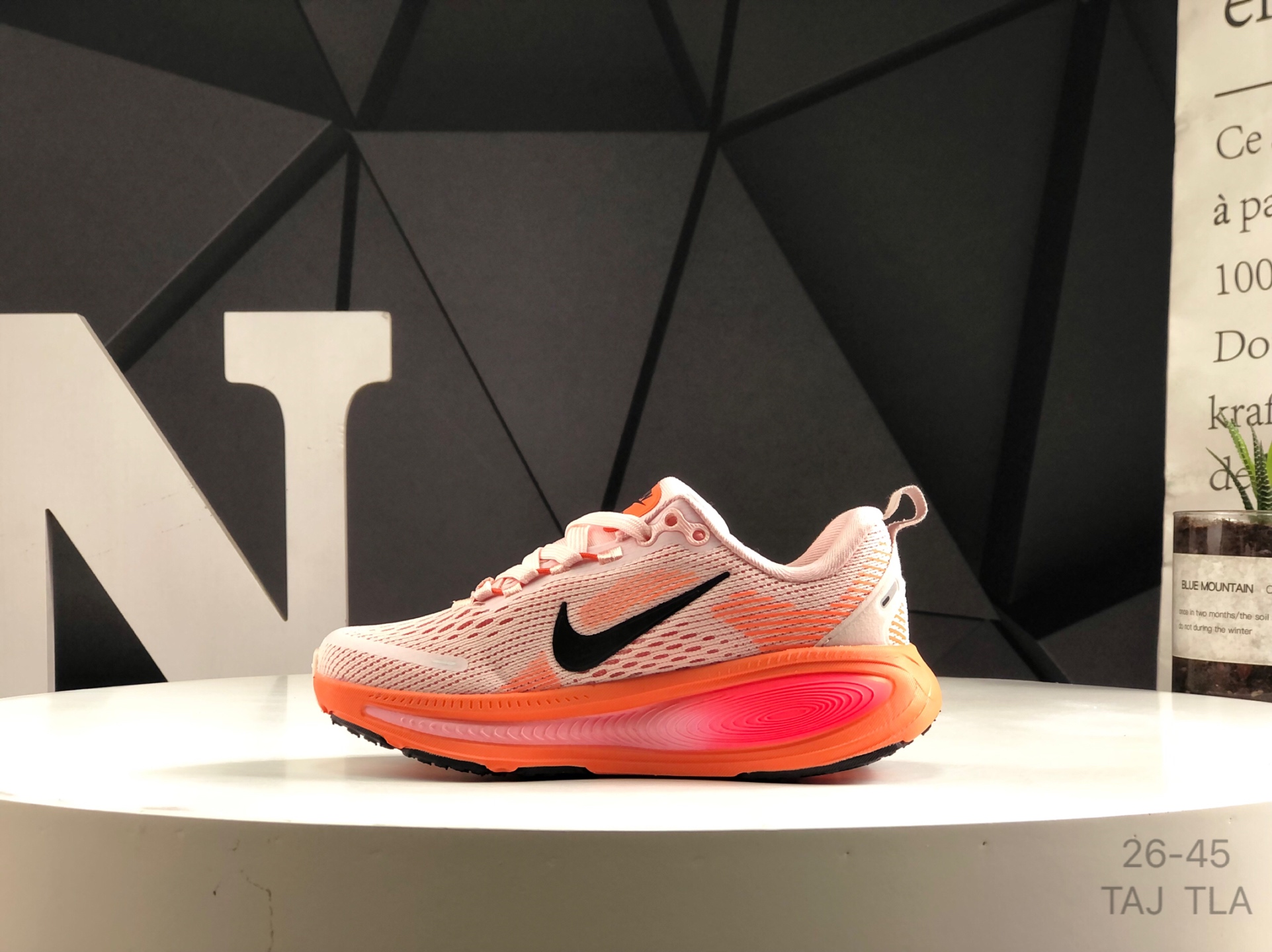 图片[2]-🔻亲子鞋 耐克 Nike VOMERO 18 耐克 舒适减震防滑 低帮跑步鞋 全掌ReactX泡绵中底 前掌和后跟还配备了Air Zoom气垫单元 据说跑起来更快更舒适哦 这次最大的升级点 首次引入了ReactX泡绵 货号：HQ2157-103 尺码：如图所示 TAJ TLA-选品中心