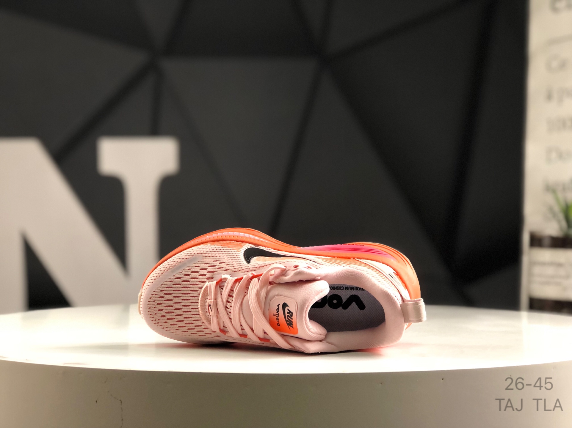 图片[3]-🔻亲子鞋 耐克 Nike VOMERO 18 耐克 舒适减震防滑 低帮跑步鞋 全掌ReactX泡绵中底 前掌和后跟还配备了Air Zoom气垫单元 据说跑起来更快更舒适哦 这次最大的升级点 首次引入了ReactX泡绵 货号：HQ2157-103 尺码：如图所示 TAJ TLA-选品中心