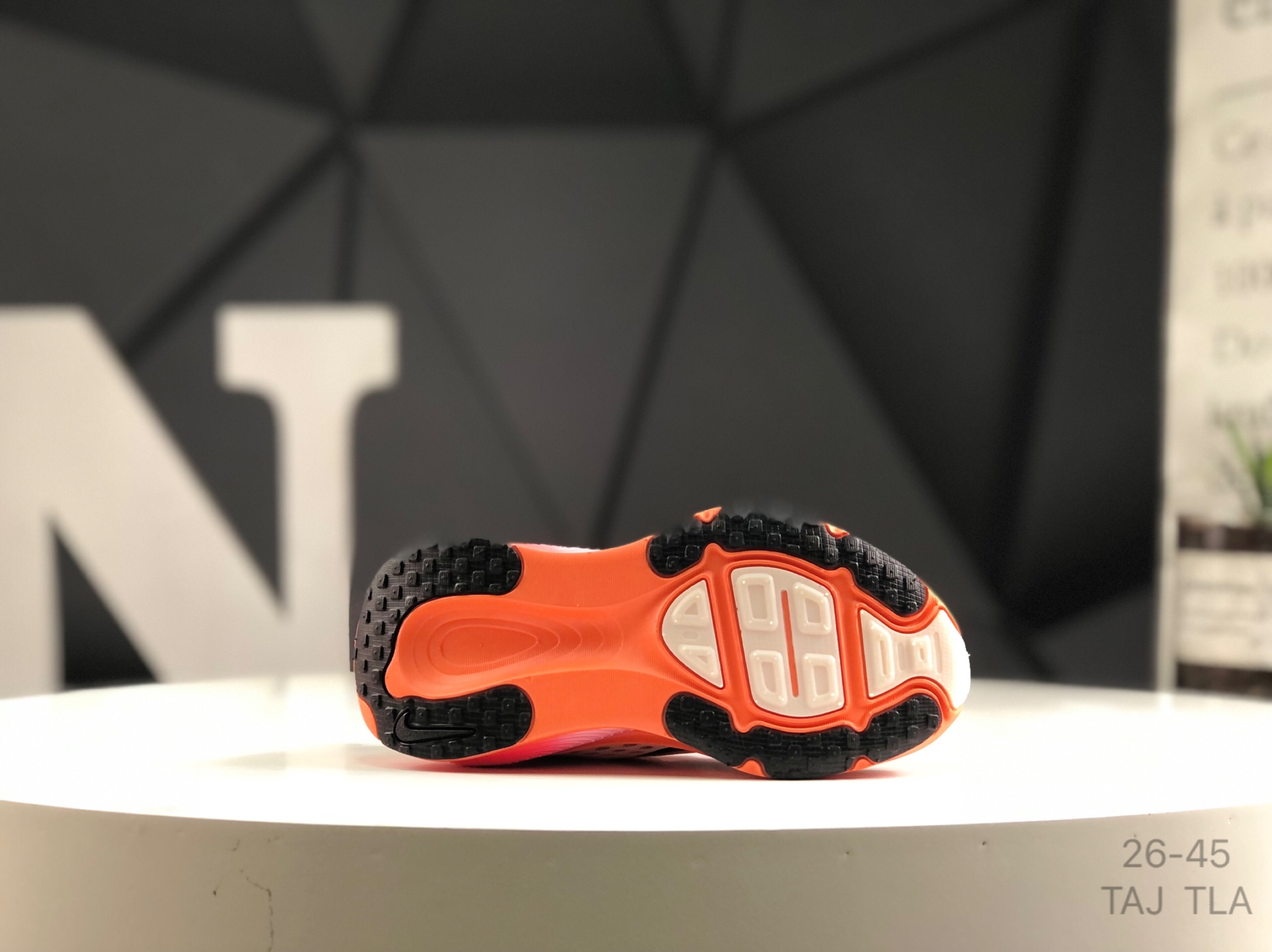 图片[7]-🔻亲子鞋 耐克 Nike VOMERO 18 耐克 舒适减震防滑 低帮跑步鞋 全掌ReactX泡绵中底 前掌和后跟还配备了Air Zoom气垫单元 据说跑起来更快更舒适哦 这次最大的升级点 首次引入了ReactX泡绵 货号：HQ2157-103 尺码：如图所示 TAJ TLA-选品中心