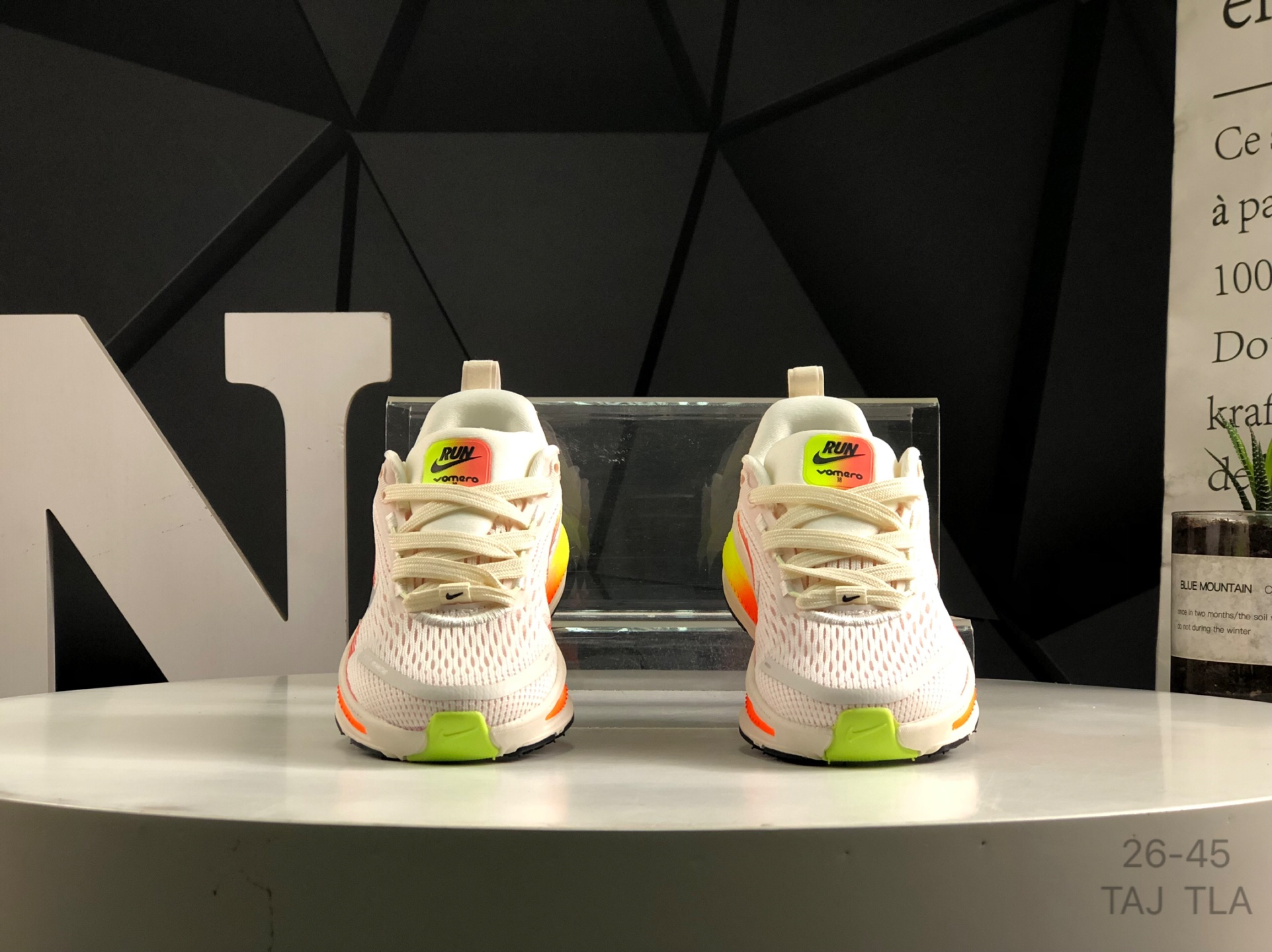 图片[8]-🔻亲子鞋 耐克 Nike VOMERO 18 耐克 舒适减震防滑 低帮跑步鞋 全掌ReactX泡绵中底 前掌和后跟还配备了Air Zoom气垫单元 据说跑起来更快更舒适哦 这次最大的升级点 首次引入了ReactX泡绵 货号：HQ2157-101 尺码：如图所示 TAJ TLA-选品中心