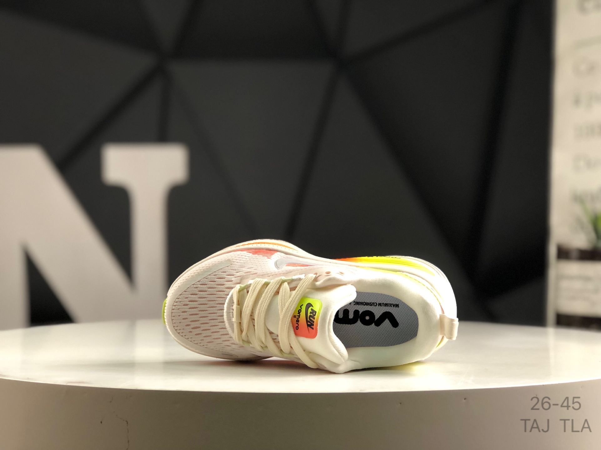 图片[3]-🔻亲子鞋 耐克 Nike VOMERO 18 耐克 舒适减震防滑 低帮跑步鞋 全掌ReactX泡绵中底 前掌和后跟还配备了Air Zoom气垫单元 据说跑起来更快更舒适哦 这次最大的升级点 首次引入了ReactX泡绵 货号：HQ2157-101 尺码：如图所示 TAJ TLA-选品中心