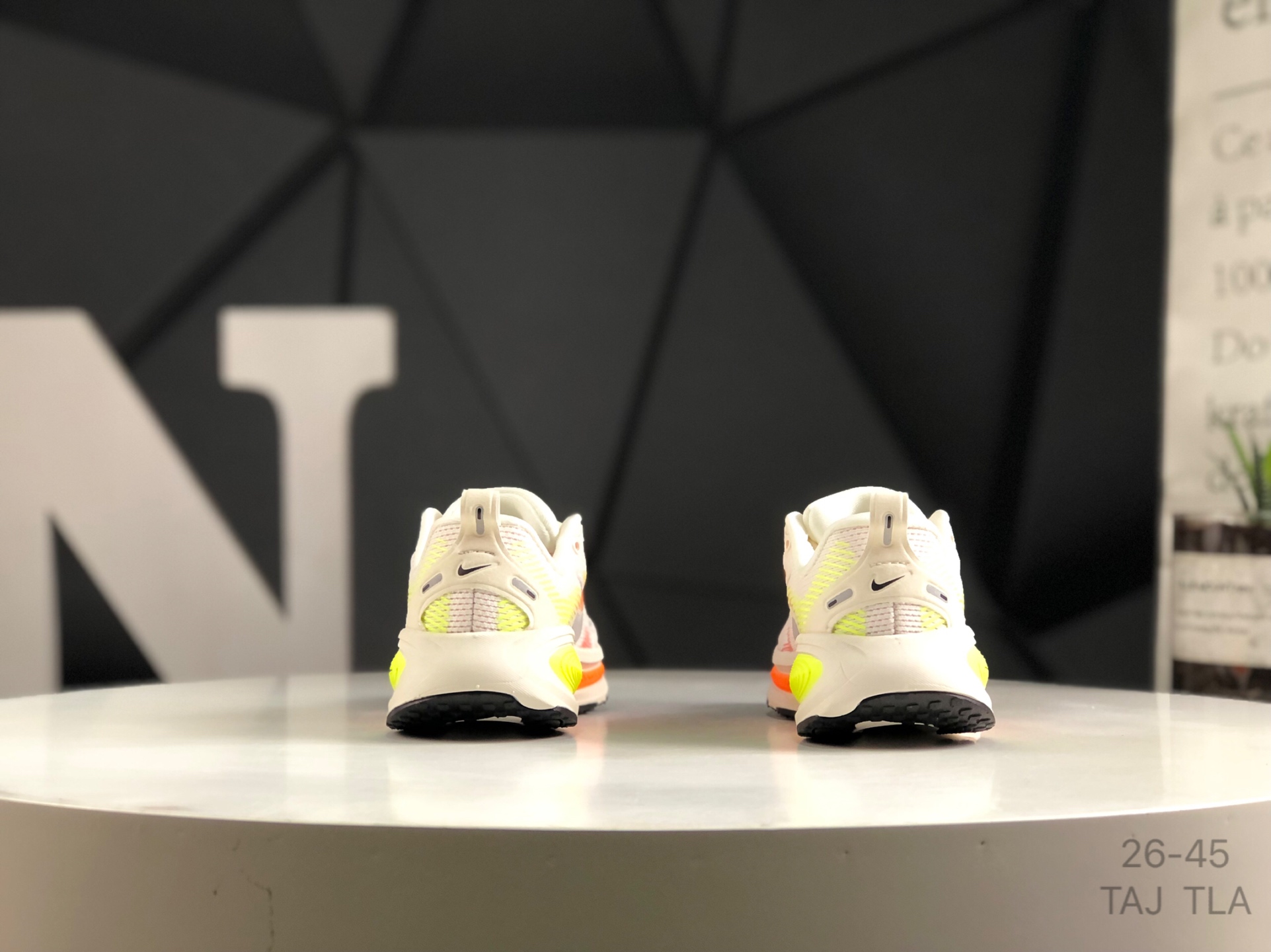 图片[6]-🔻亲子鞋 耐克 Nike VOMERO 18 耐克 舒适减震防滑 低帮跑步鞋 全掌ReactX泡绵中底 前掌和后跟还配备了Air Zoom气垫单元 据说跑起来更快更舒适哦 这次最大的升级点 首次引入了ReactX泡绵 货号：HQ2157-101 尺码：如图所示 TAJ TLA-选品中心