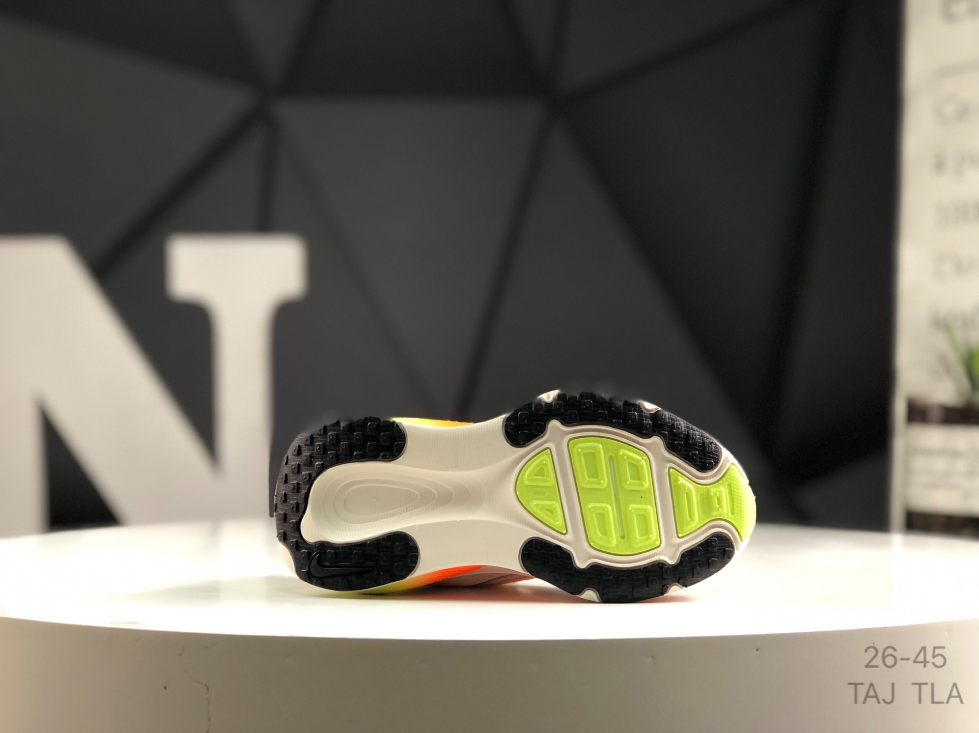 图片[7]-🔻亲子鞋 耐克 Nike VOMERO 18 耐克 舒适减震防滑 低帮跑步鞋 全掌ReactX泡绵中底 前掌和后跟还配备了Air Zoom气垫单元 据说跑起来更快更舒适哦 这次最大的升级点 首次引入了ReactX泡绵 货号：HQ2157-101 尺码：如图所示 TAJ TLA-选品中心