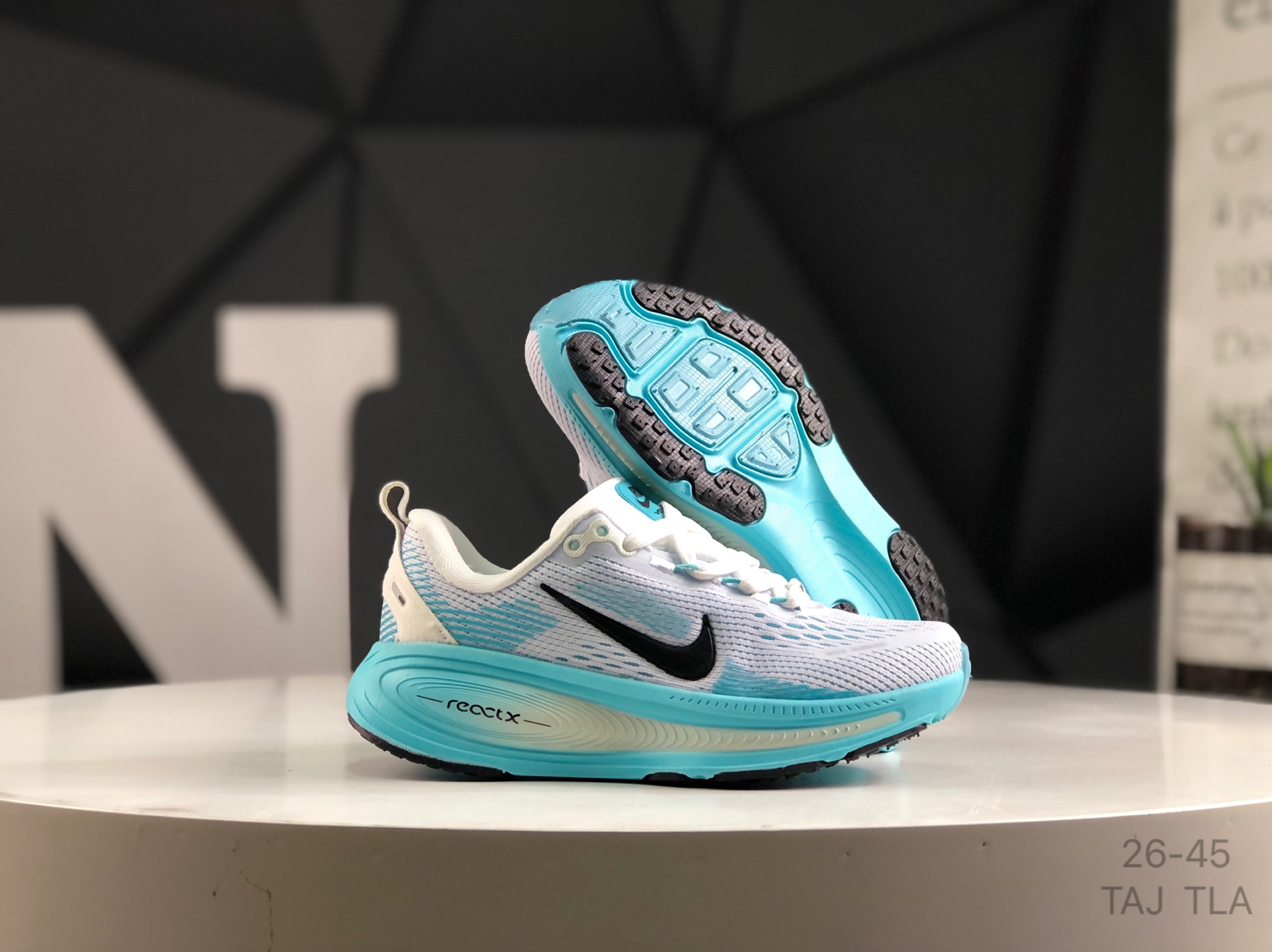 图片[5]-🔻亲子鞋 耐克 Nike VOMERO 18 耐克 舒适减震防滑 低帮跑步鞋 全掌ReactX泡绵中底 前掌和后跟还配备了Air Zoom气垫单元 据说跑起来更快更舒适哦 这次最大的升级点 首次引入了ReactX泡绵 货号：HQ2157-101 尺码：如图所示 TAJ TLA-选品中心