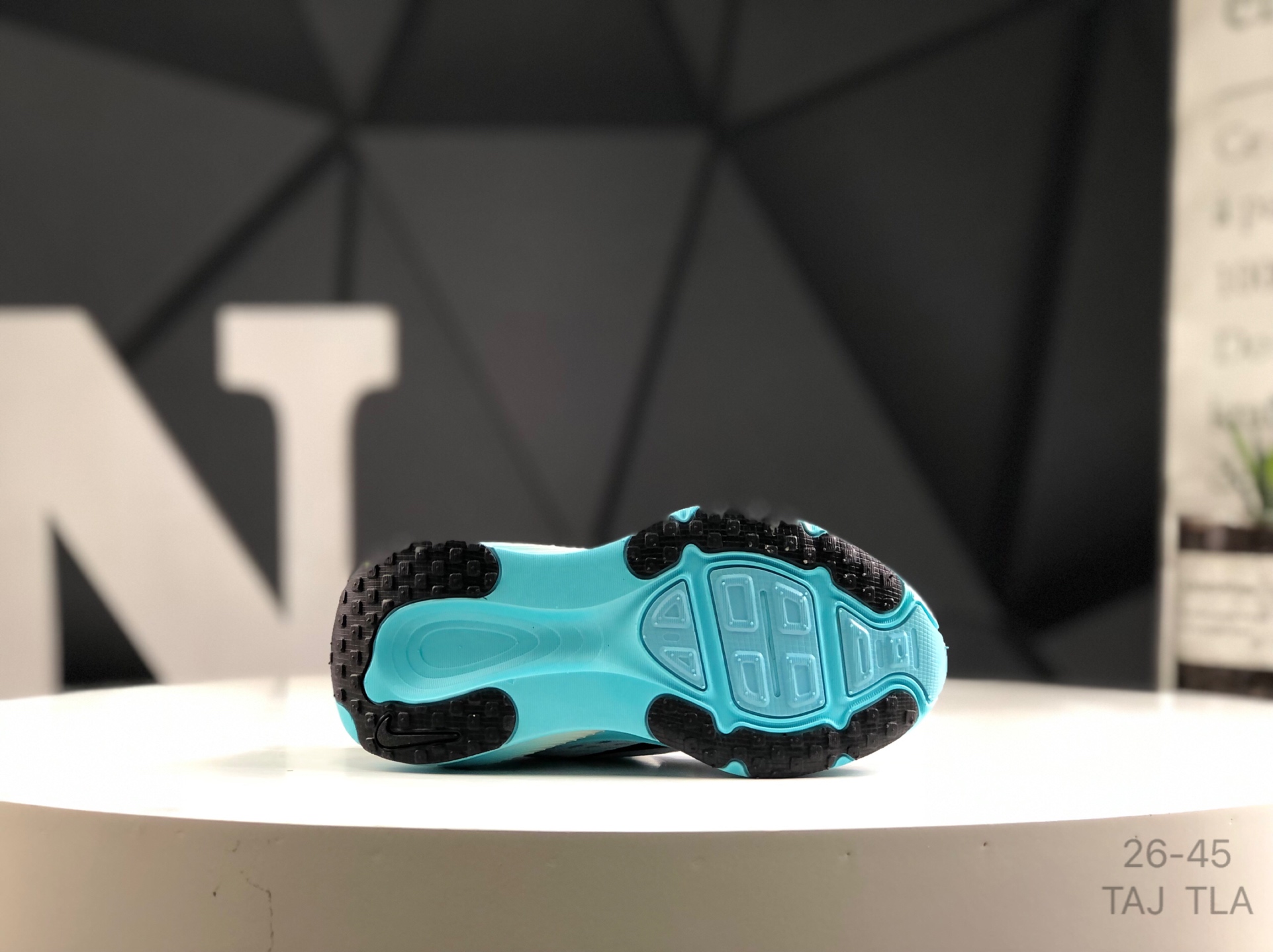 图片[7]-🔻亲子鞋 耐克 Nike VOMERO 18 耐克 舒适减震防滑 低帮跑步鞋 全掌ReactX泡绵中底 前掌和后跟还配备了Air Zoom气垫单元 据说跑起来更快更舒适哦 这次最大的升级点 首次引入了ReactX泡绵 货号：HQ2157-101 尺码：如图所示 TAJ TLA-选品中心