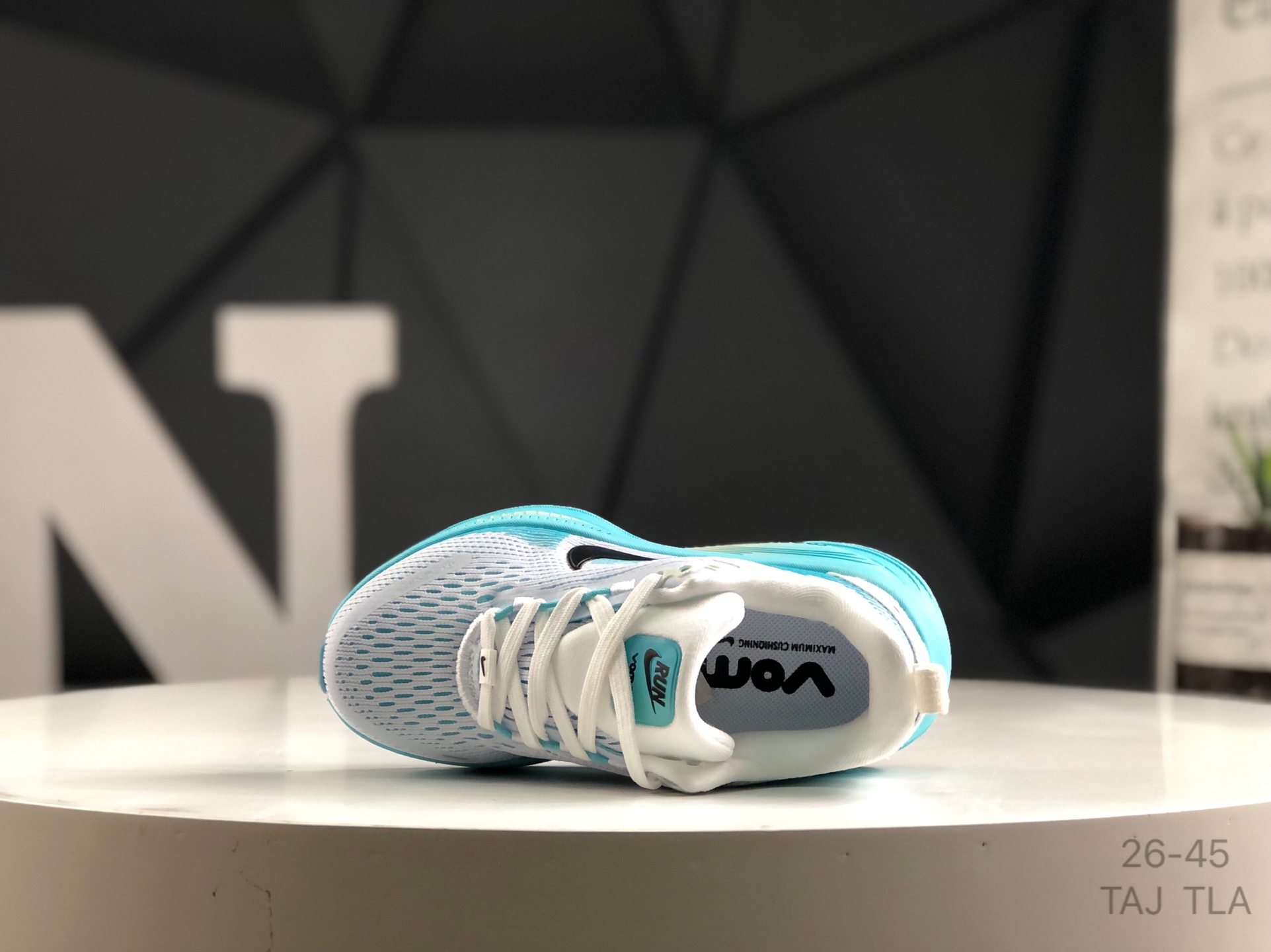 图片[3]-🔻亲子鞋 耐克 Nike VOMERO 18 耐克 舒适减震防滑 低帮跑步鞋 全掌ReactX泡绵中底 前掌和后跟还配备了Air Zoom气垫单元 据说跑起来更快更舒适哦 这次最大的升级点 首次引入了ReactX泡绵 货号：HQ2157-101 尺码：如图所示 TAJ TLA-选品中心