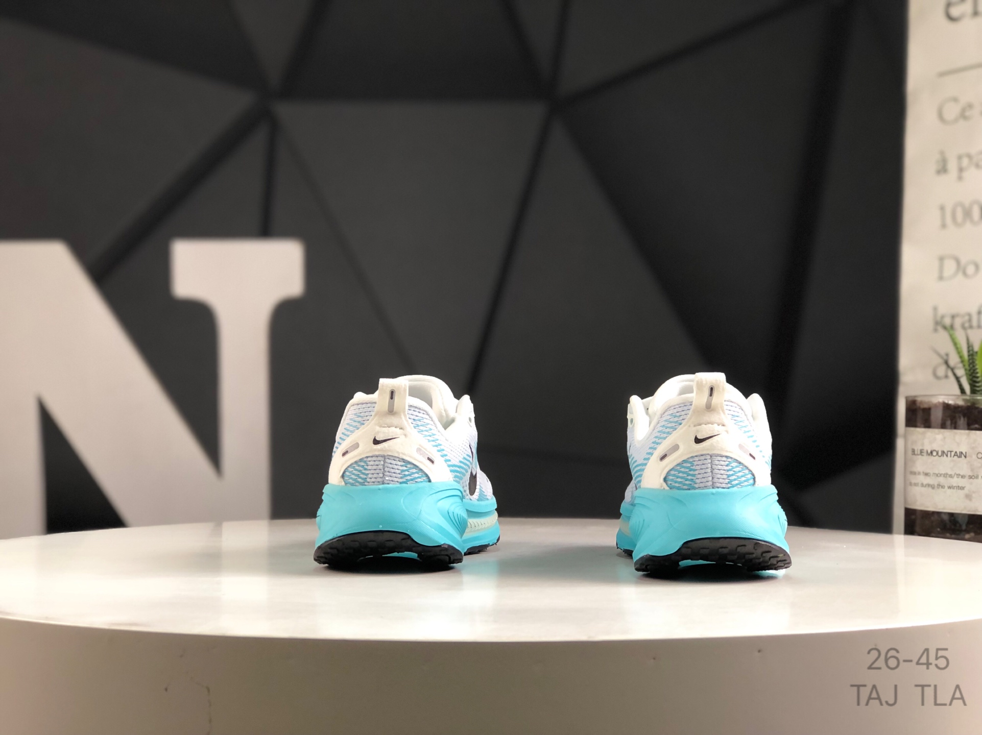 图片[6]-🔻亲子鞋 耐克 Nike VOMERO 18 耐克 舒适减震防滑 低帮跑步鞋 全掌ReactX泡绵中底 前掌和后跟还配备了Air Zoom气垫单元 据说跑起来更快更舒适哦 这次最大的升级点 首次引入了ReactX泡绵 货号：HQ2157-101 尺码：如图所示 TAJ TLA-选品中心