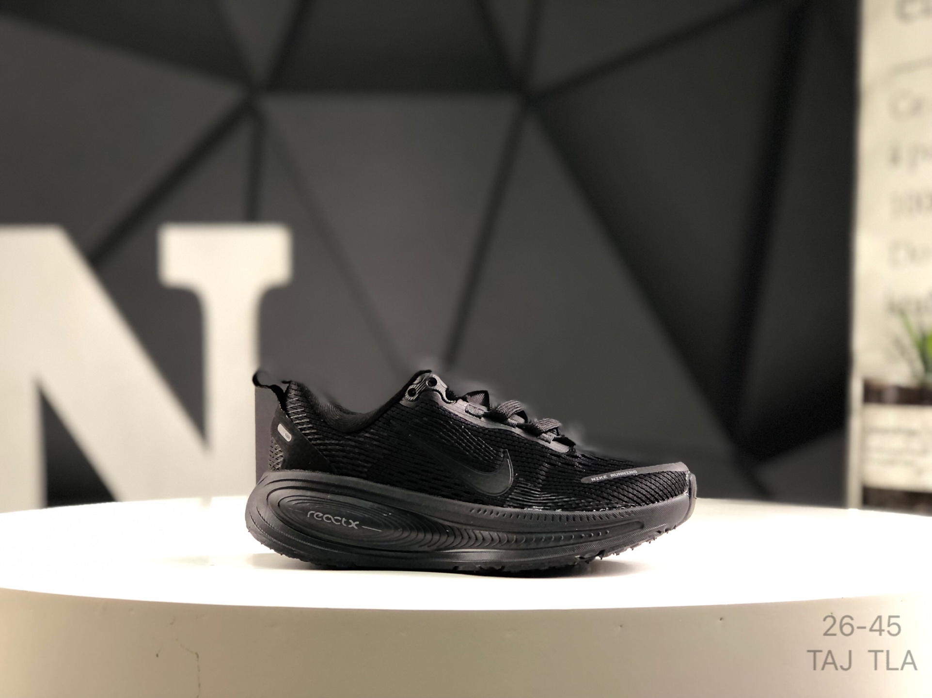 图片[7]-合集🔻亲子鞋 耐克 Nike VOMERO 18 耐克 舒适减震防滑 低帮跑步鞋 全掌ReactX泡绵中底 前掌和后跟还配备了Air Zoom气垫单元 据说跑起来更快更舒适哦 这次最大的升级点 首次引入了ReactX泡绵 货号：HQ2157-101 尺码：如图所示 TAJ TLA-选品中心