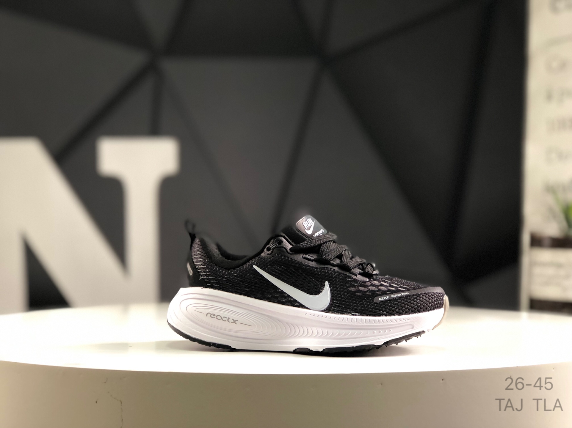 图片[6]-合集🔻亲子鞋 耐克 Nike VOMERO 18 耐克 舒适减震防滑 低帮跑步鞋 全掌ReactX泡绵中底 前掌和后跟还配备了Air Zoom气垫单元 据说跑起来更快更舒适哦 这次最大的升级点 首次引入了ReactX泡绵 货号：HQ2157-101 尺码：如图所示 TAJ TLA-选品中心