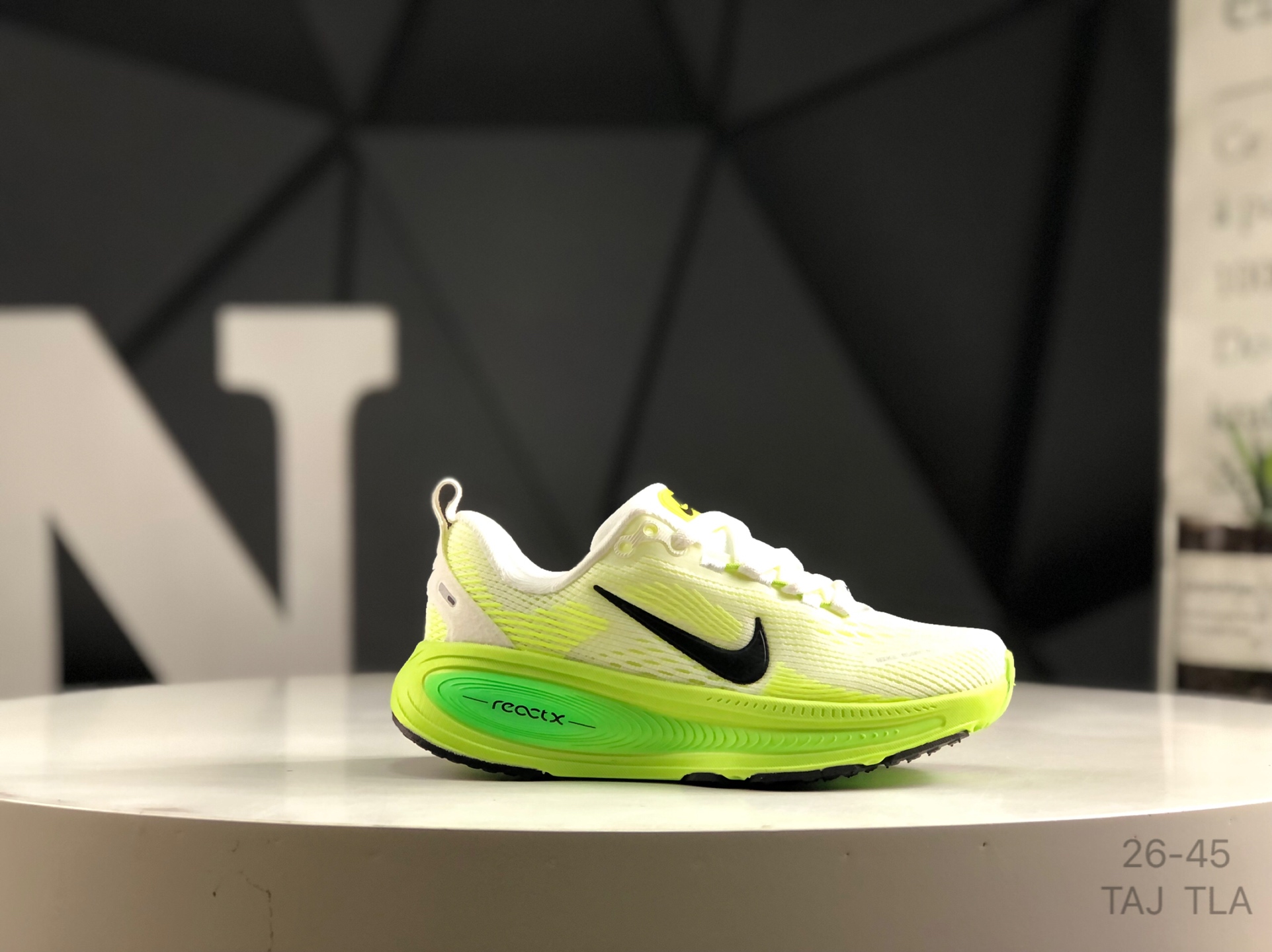 图片[5]-合集🔻亲子鞋 耐克 Nike VOMERO 18 耐克 舒适减震防滑 低帮跑步鞋 全掌ReactX泡绵中底 前掌和后跟还配备了Air Zoom气垫单元 据说跑起来更快更舒适哦 这次最大的升级点 首次引入了ReactX泡绵 货号：HQ2157-101 尺码：如图所示 TAJ TLA-选品中心