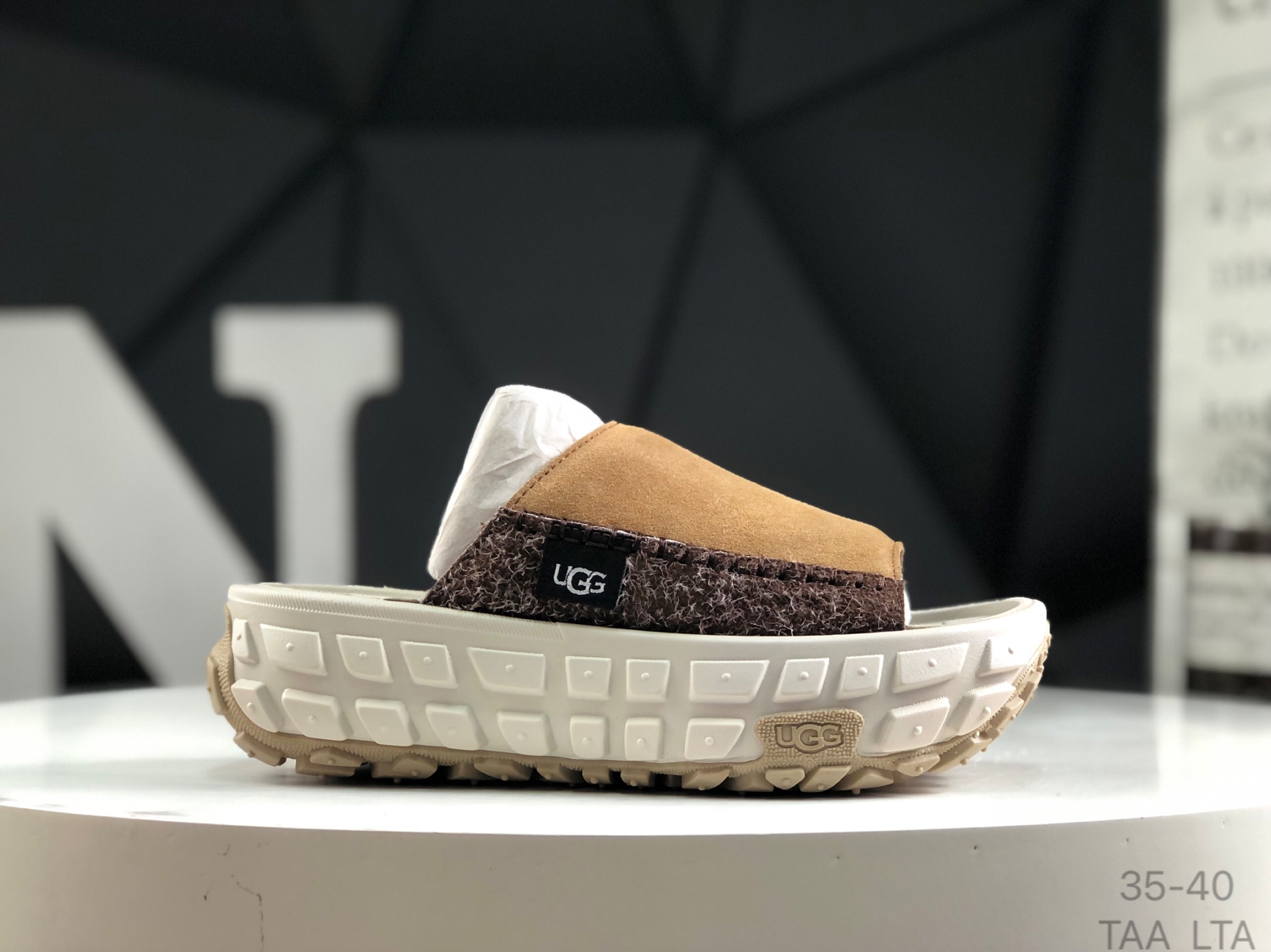 🔻 UGG [Estilo de celebridad] Nuevo estilo para primavera y verano Zapatillas con suela de neumático W Venture Daze Sli…