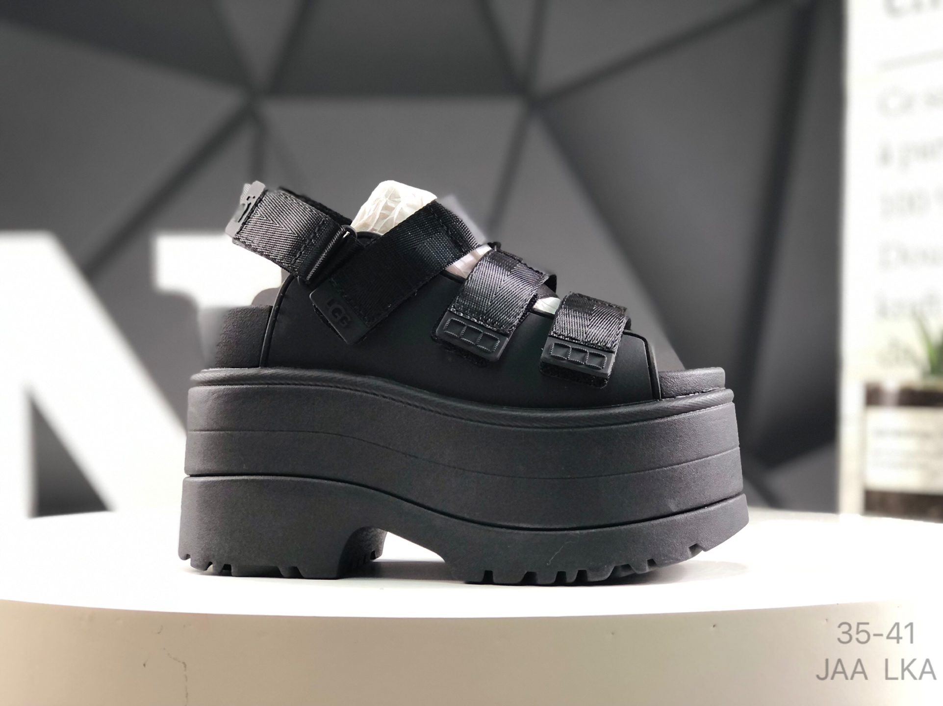 🔻 UGG Goldenrise Sandalias romanas cómodas y de moda 7,5 cm Mujer Negro Número de artículo: W/1167431 Tamaño…