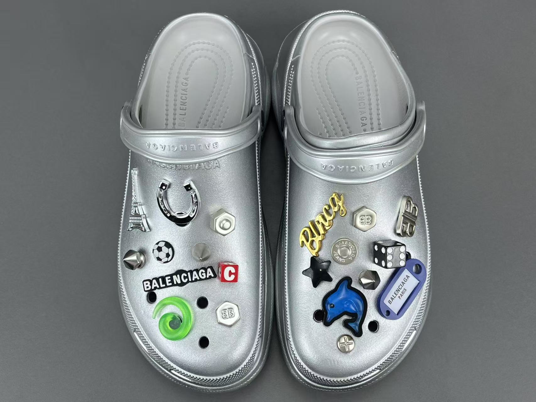  
【巴黎世家】Crocs x Balenciaga巴黎世家 厚底圆头 洞洞鞋 女款 
尺码35 36 