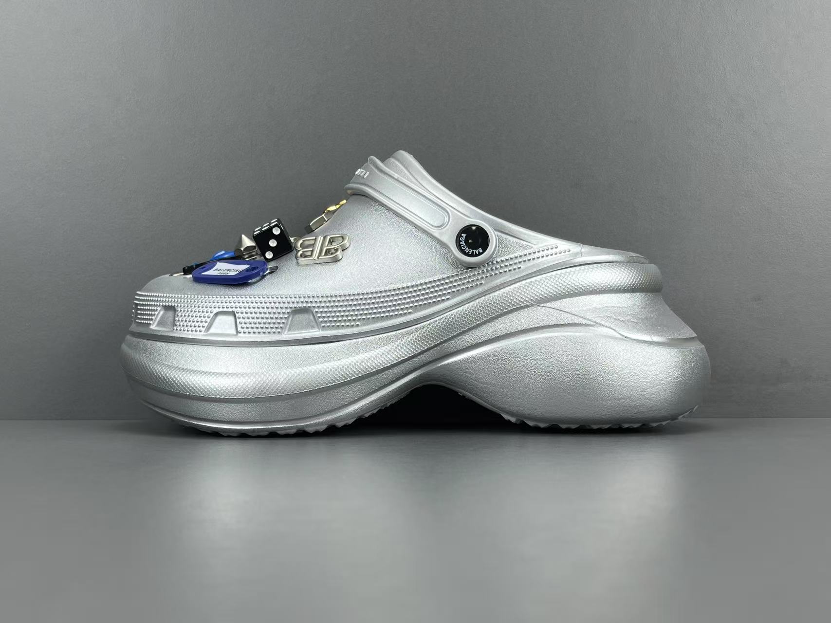  
【巴黎世家】Crocs x Balenciaga巴黎世家 厚底圆头 洞洞鞋 女款 
尺码35 36 
