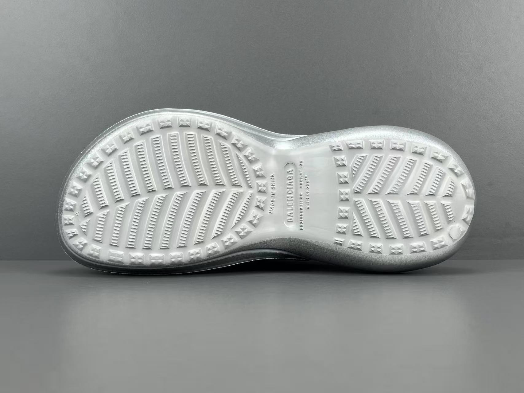  
【巴黎世家】Crocs x Balenciaga巴黎世家 厚底圆头 洞洞鞋 女款 
尺码35 36 