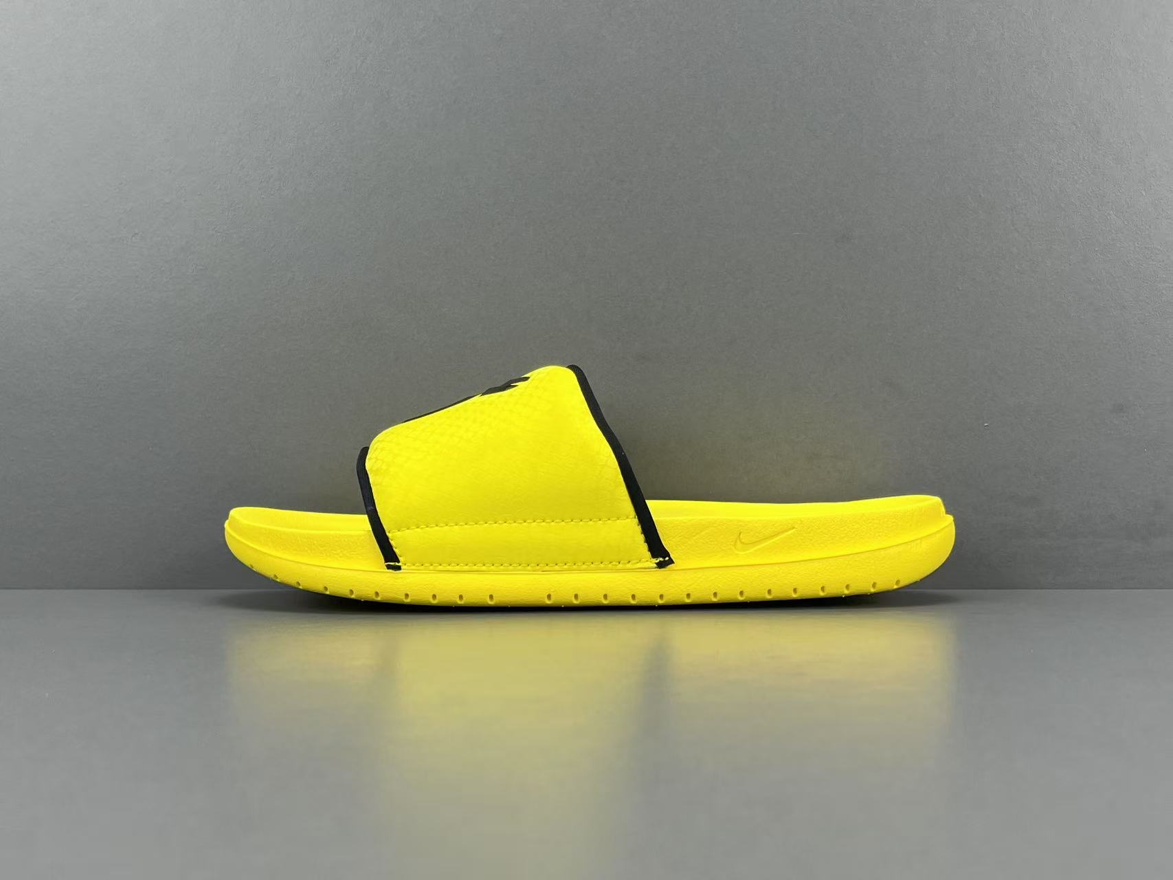 
 【科比拖鞋】Nike Kobe Offcourt 舒适 防滑防磨一字拖鞋 男款 
尺码38.5-48