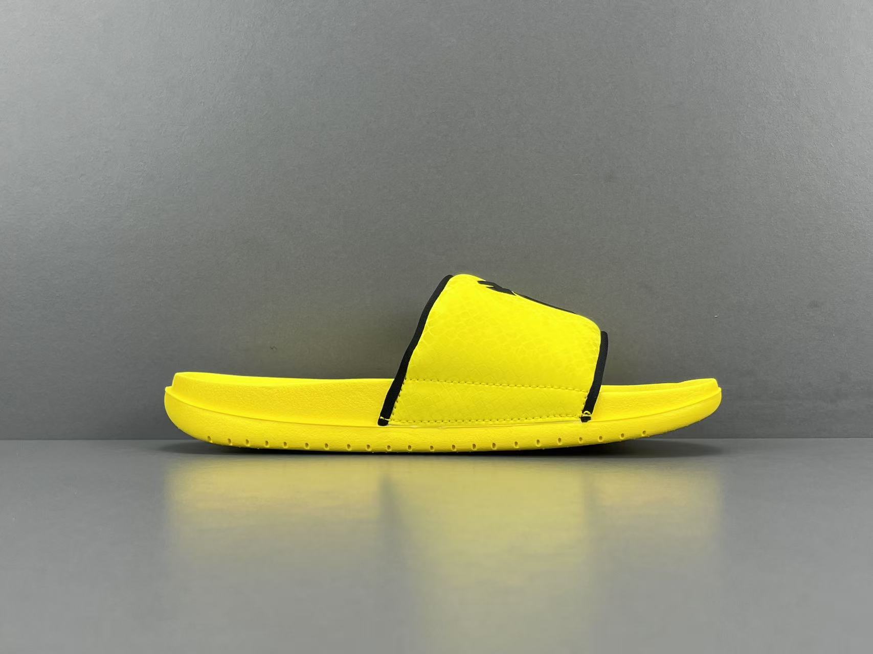 
 【科比拖鞋】Nike Kobe Offcourt 舒适 防滑防磨一字拖鞋 男款 
尺码38.5-48