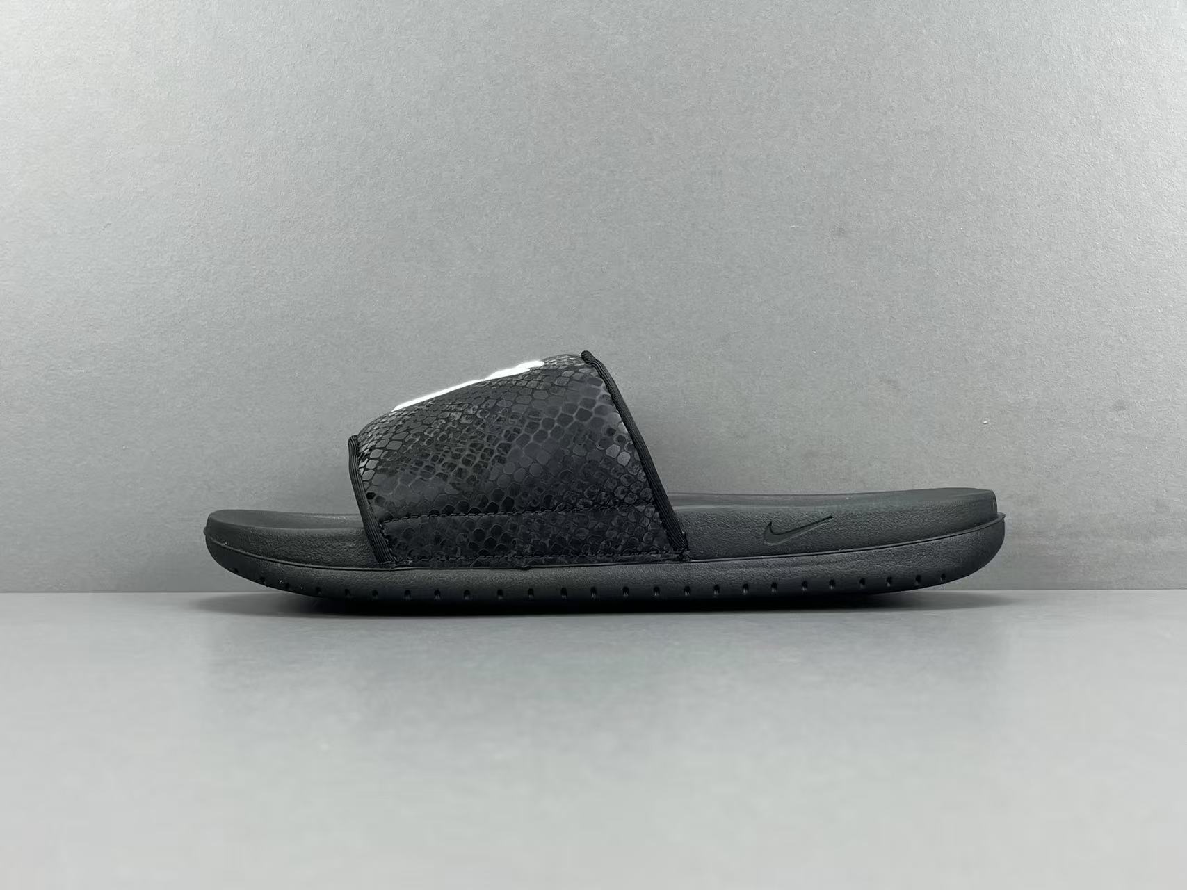 
 【科比拖鞋】Nike Kobe Offcourt 舒适 防滑防磨一字拖鞋 男款 
尺码38.5-48