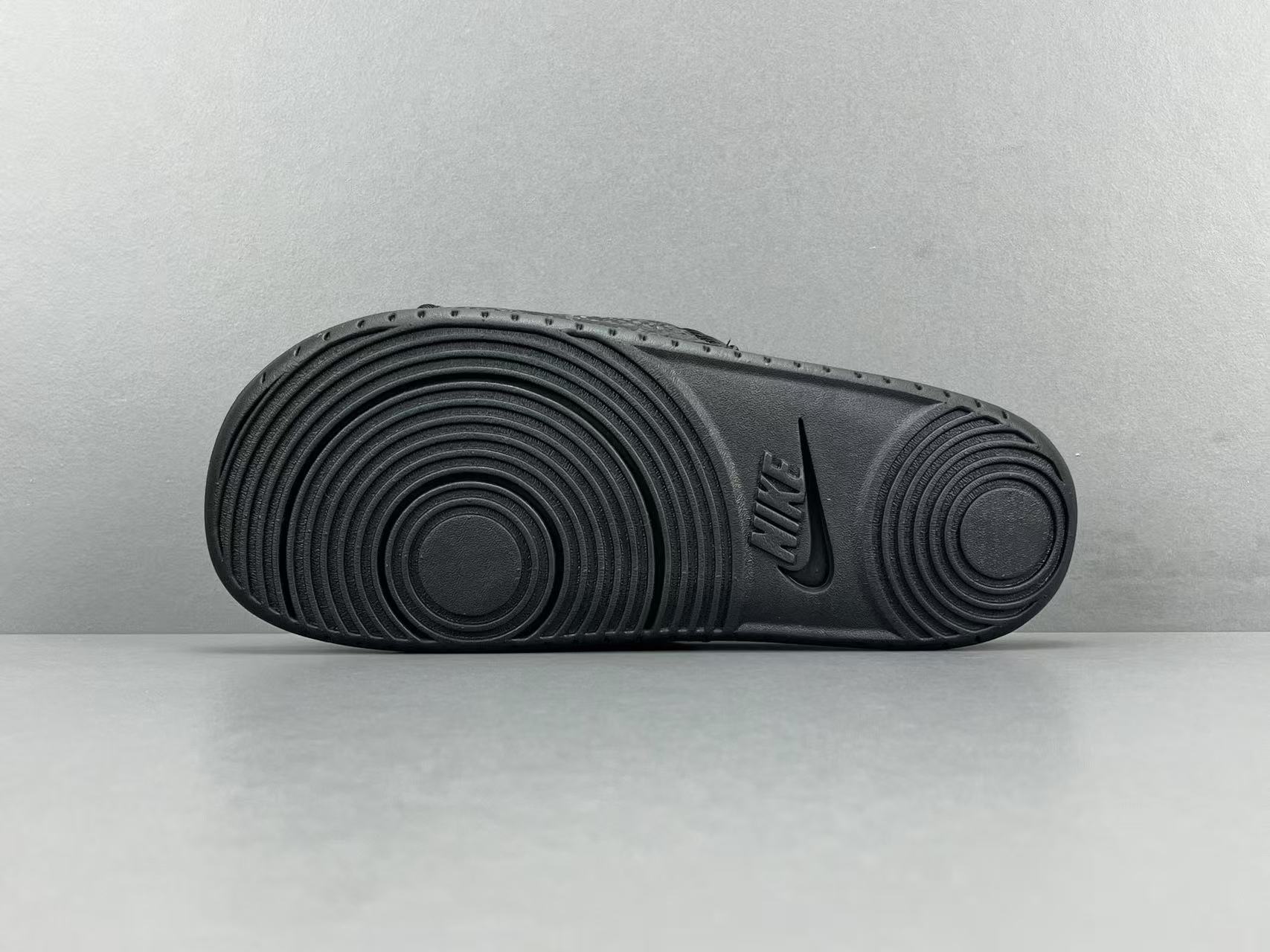 
 【科比拖鞋】Nike Kobe Offcourt 舒适 防滑防磨一字拖鞋 男款 
尺码38.5-48