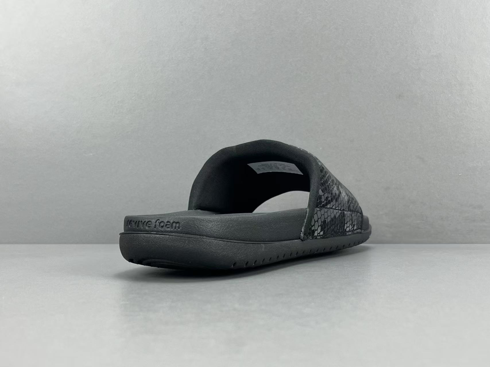 
 【科比拖鞋】Nike Kobe Offcourt 舒适 防滑防磨一字拖鞋 男款 
尺码38.5-48