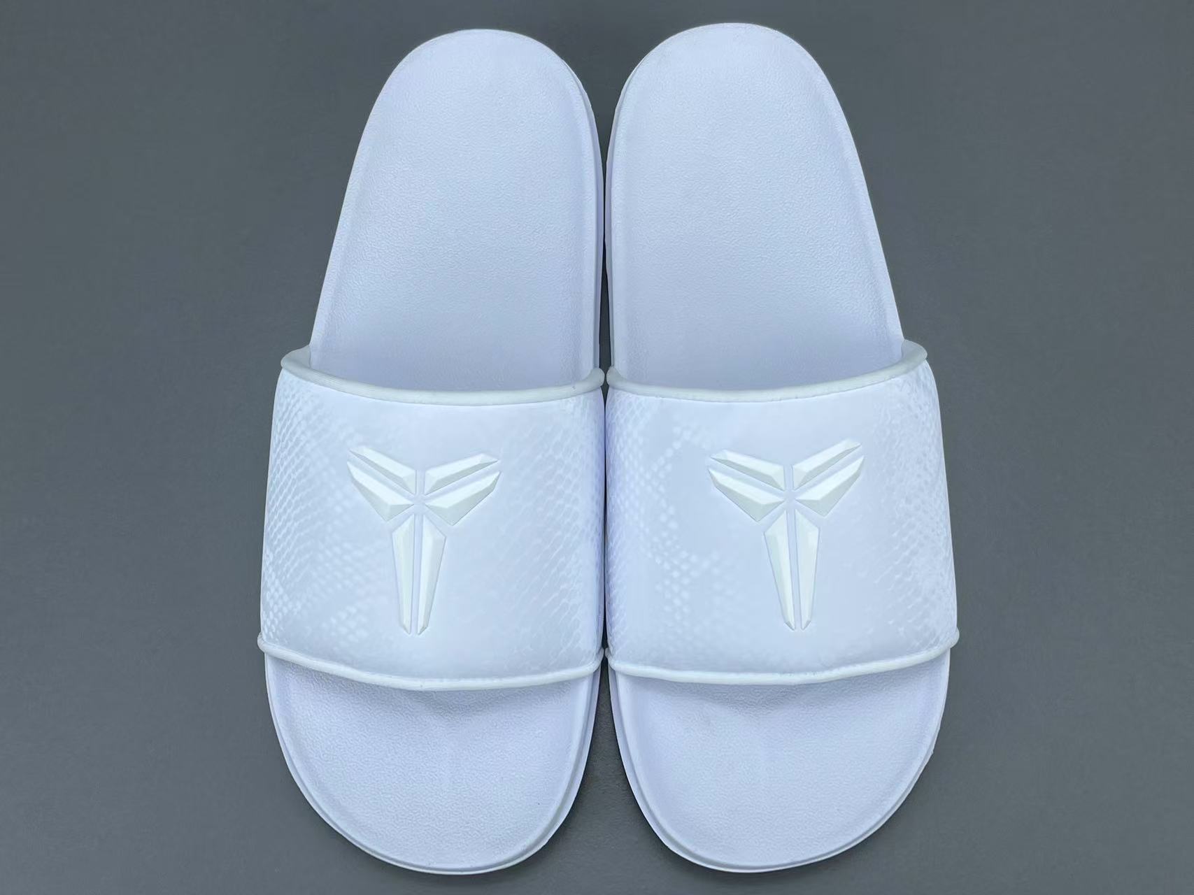 
 【科比拖鞋】Nike Kobe Offcourt 舒适 防滑防磨一字拖鞋 男款 
尺码38.5-48