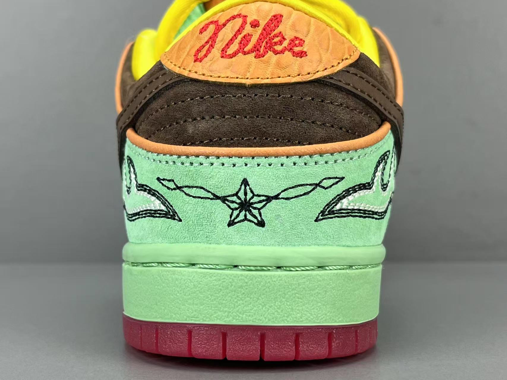 
【纯原版 DUNK】Nike Dunk SB Dunk Low “Shenron”黑人月 时尚舒适薄底