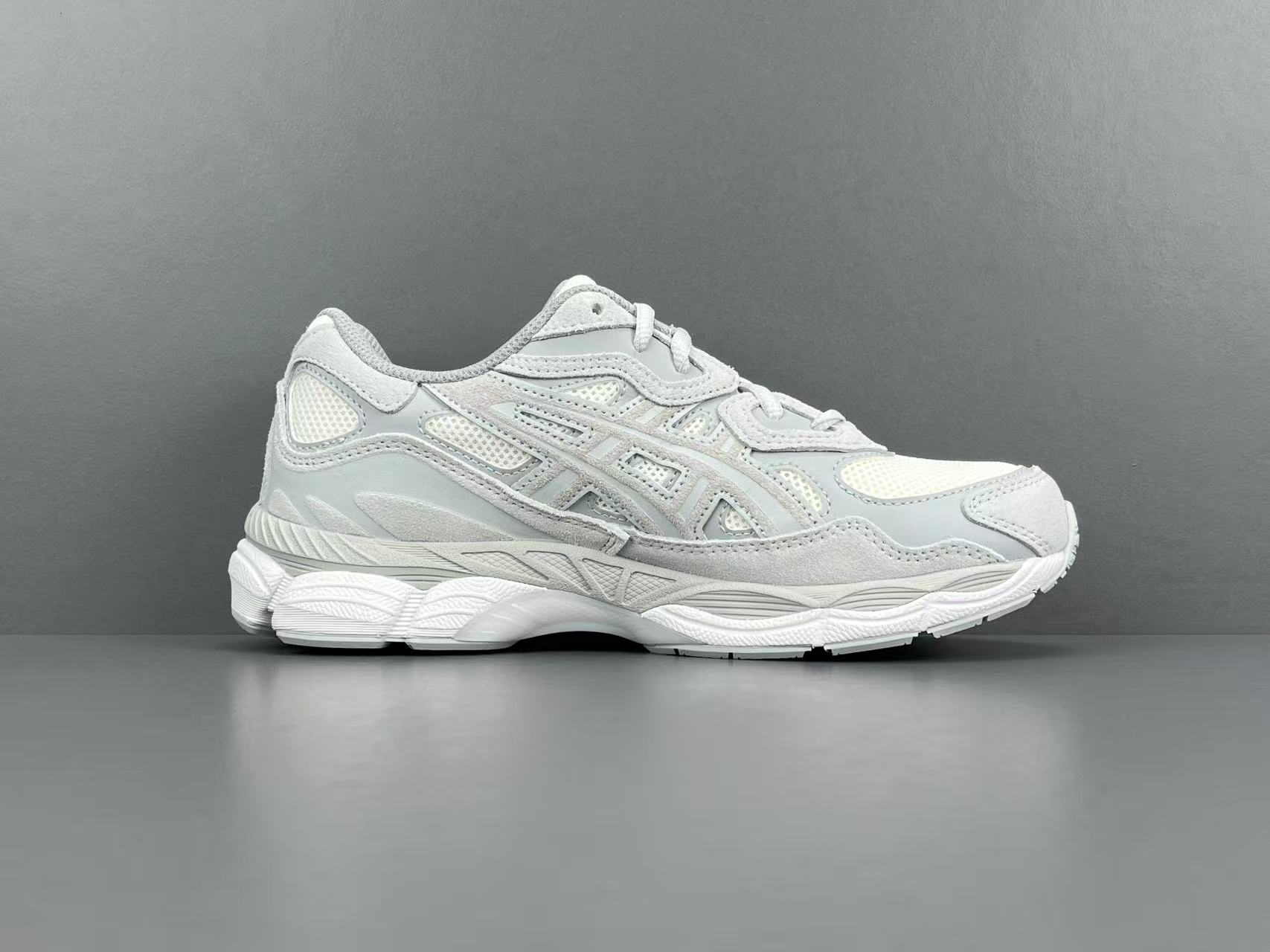  
【新Plus版 亚瑟士】Asics GEL-NYC系列 舒适百搭 低帮 休闲跑步鞋 男女同款 灰白
