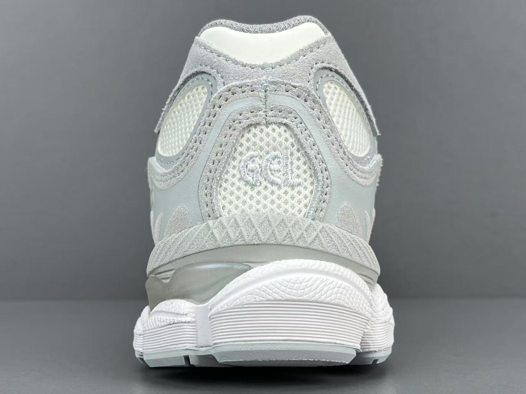  
【新Plus版 亚瑟士】Asics GEL-NYC系列 舒适百搭 低帮 休闲跑步鞋 男女同款 灰白
