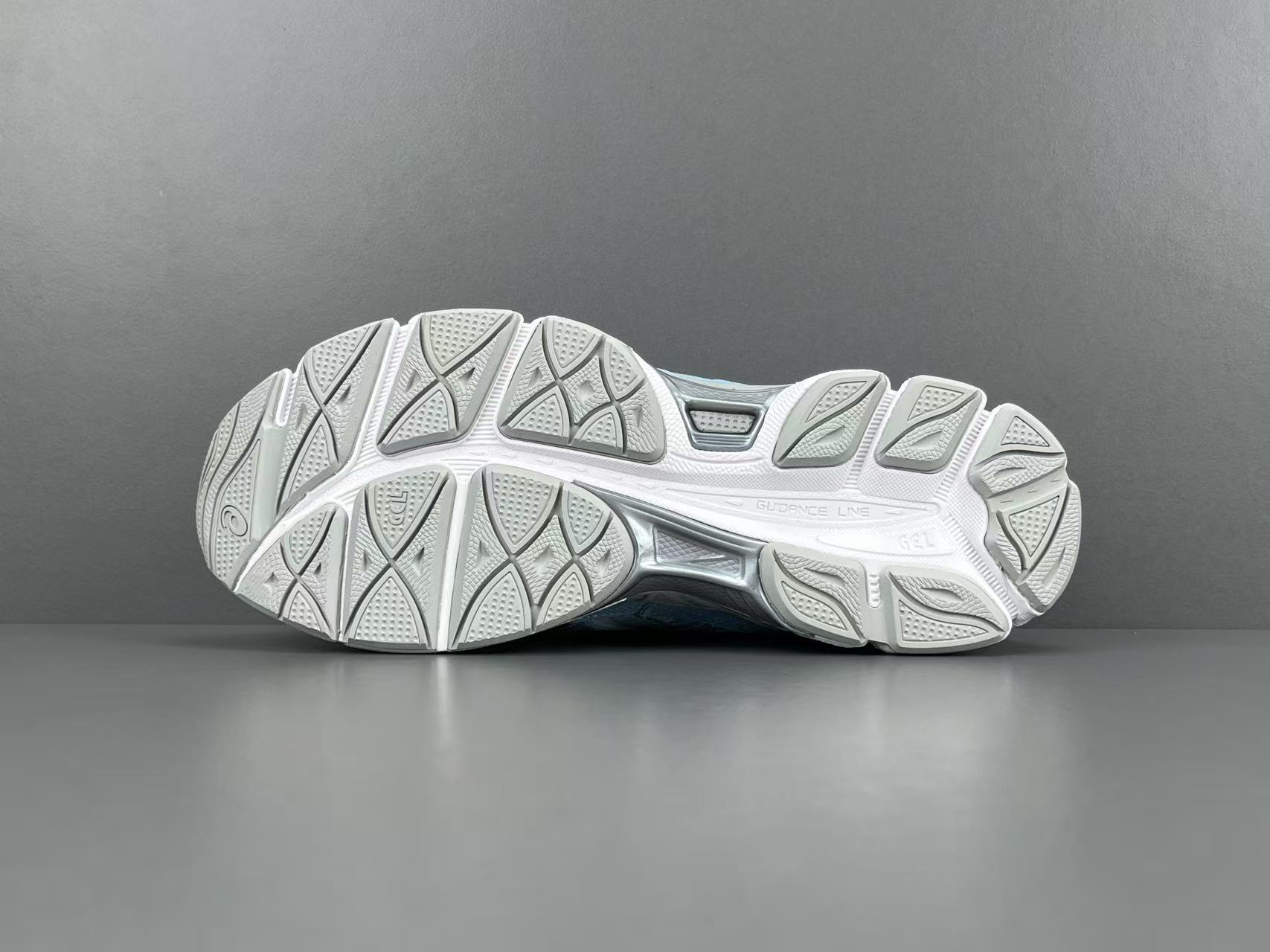 
【新Plus版 亚瑟士】Asics GEL-NYC系列 舒适百搭 低帮 休闲跑步鞋 男女同款 白蓝
