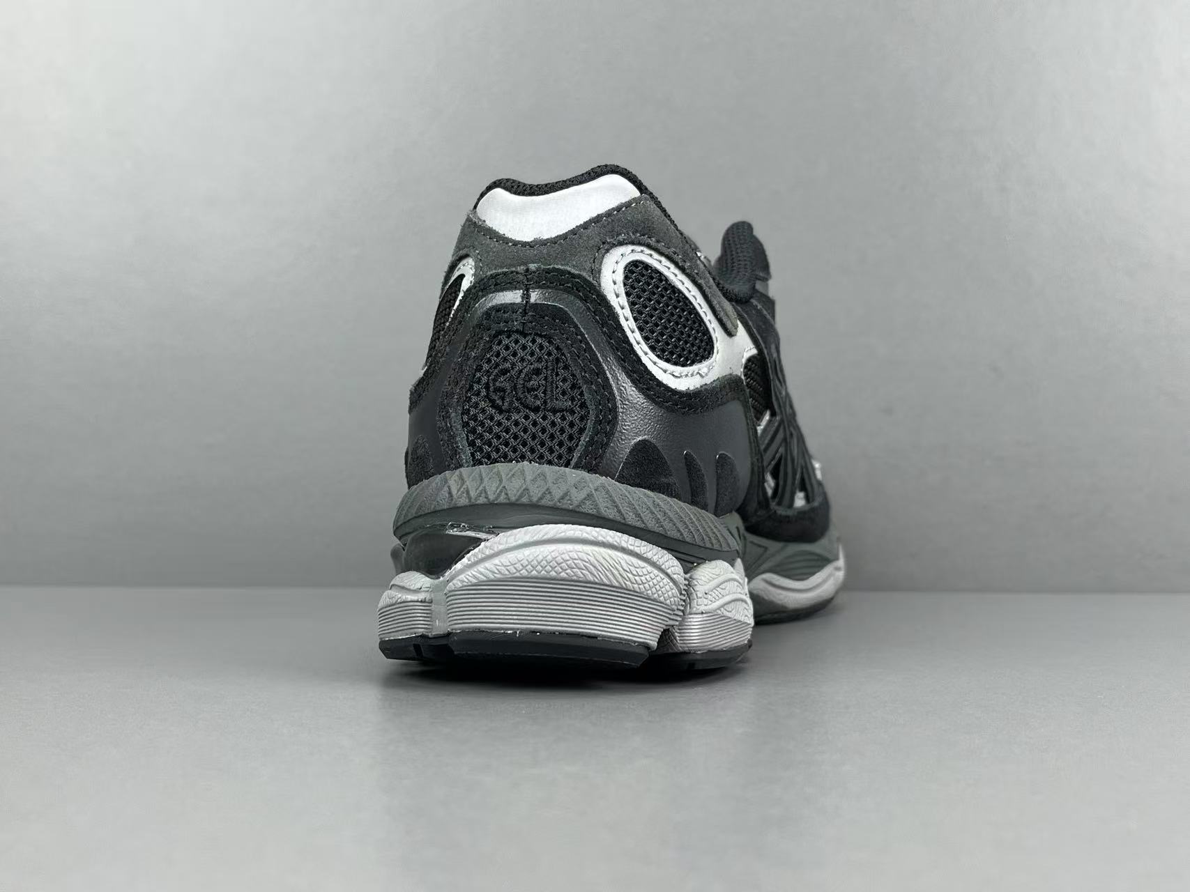  
【新Plus版 亚瑟士】Asics GEL-NYC系列 舒适百搭 低帮 休闲跑步鞋 男女同款 黑色
