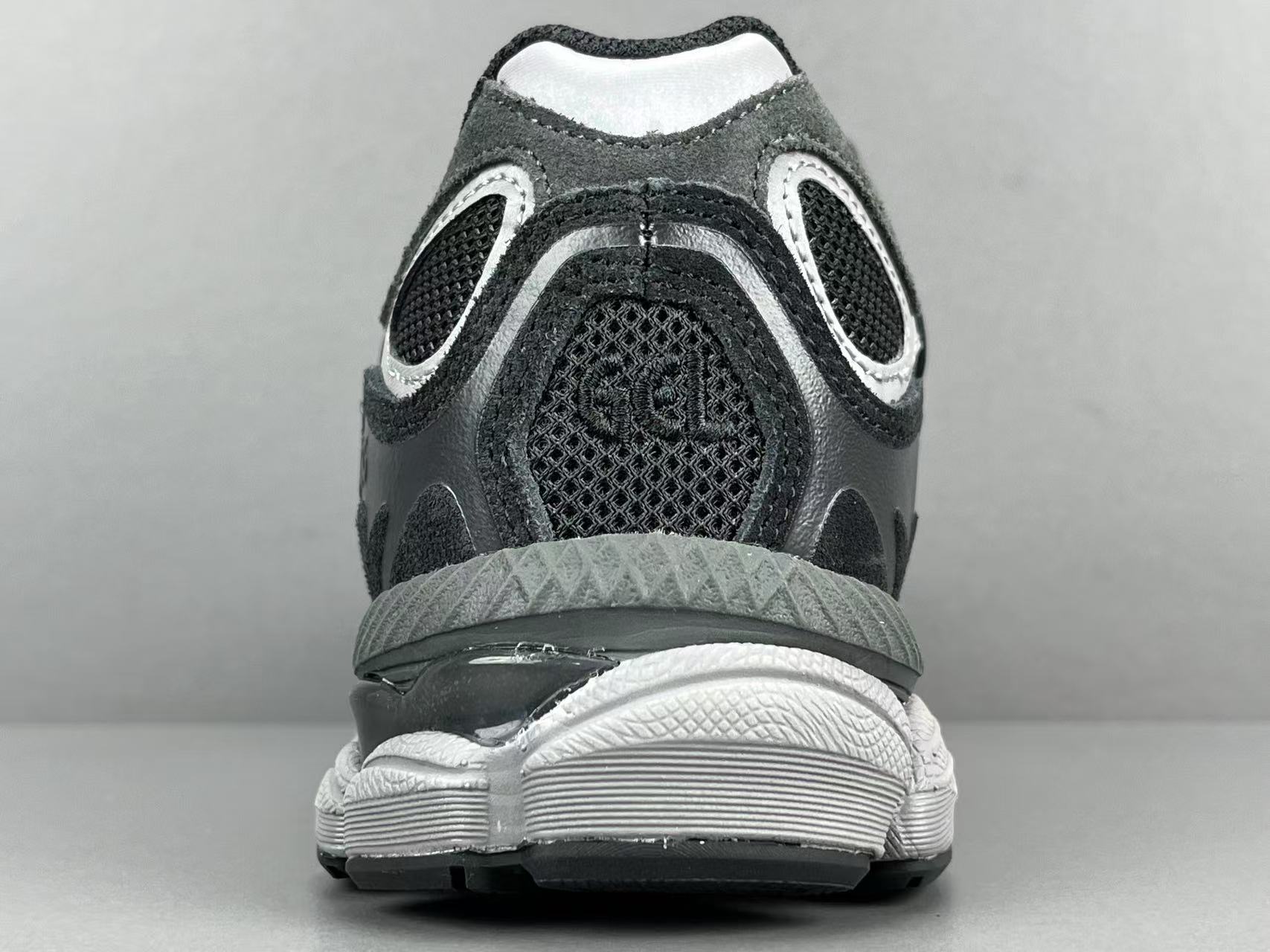  
【新Plus版 亚瑟士】Asics GEL-NYC系列 舒适百搭 低帮 休闲跑步鞋 男女同款 黑色
