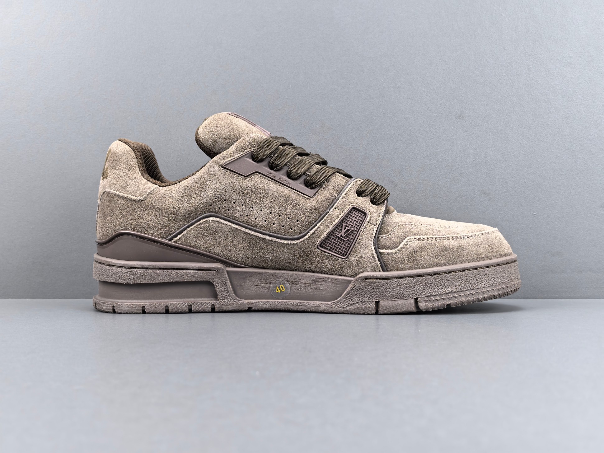 P 【专柜版 驴牌】   LV trainer 