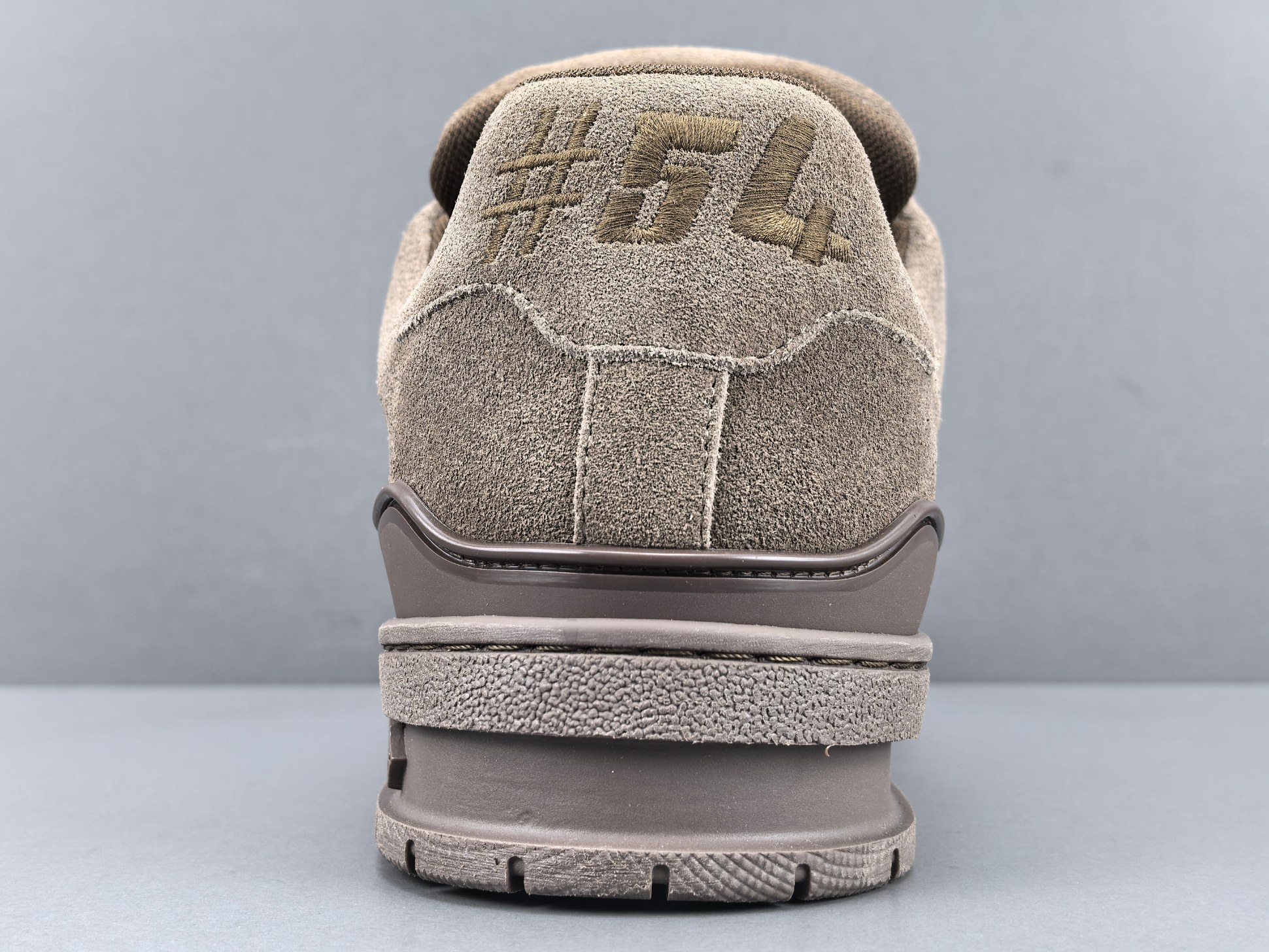 P【专柜版 驴牌】   LV trainer 