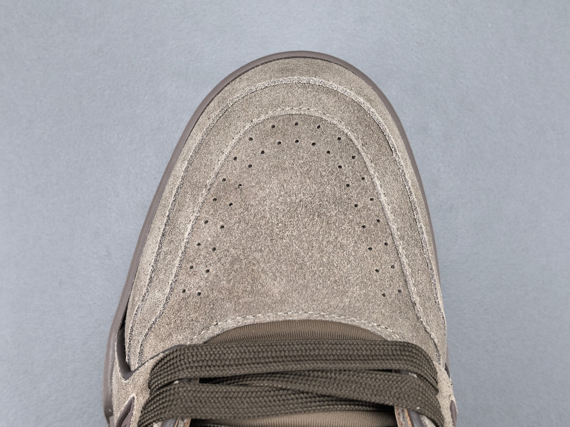 P【专柜版 驴牌】   LV trainer 