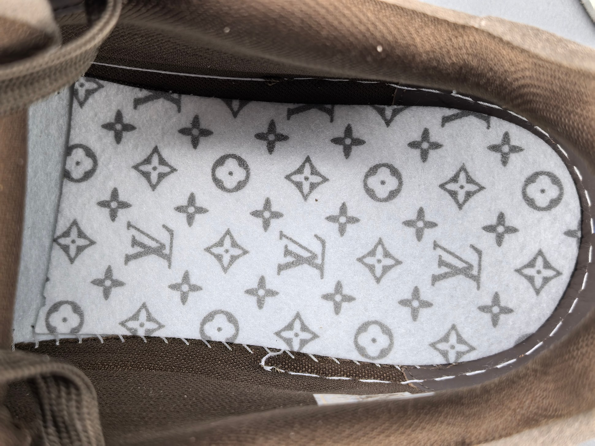 P【专柜版 驴牌】   LV trainer 