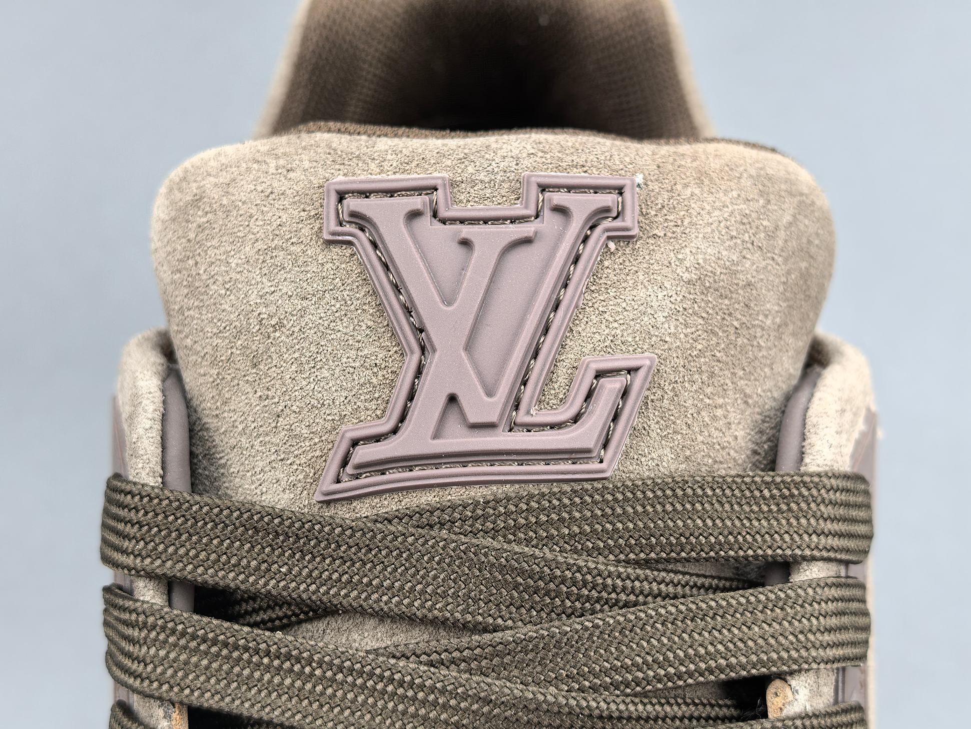 P【专柜版 驴牌】   LV trainer 