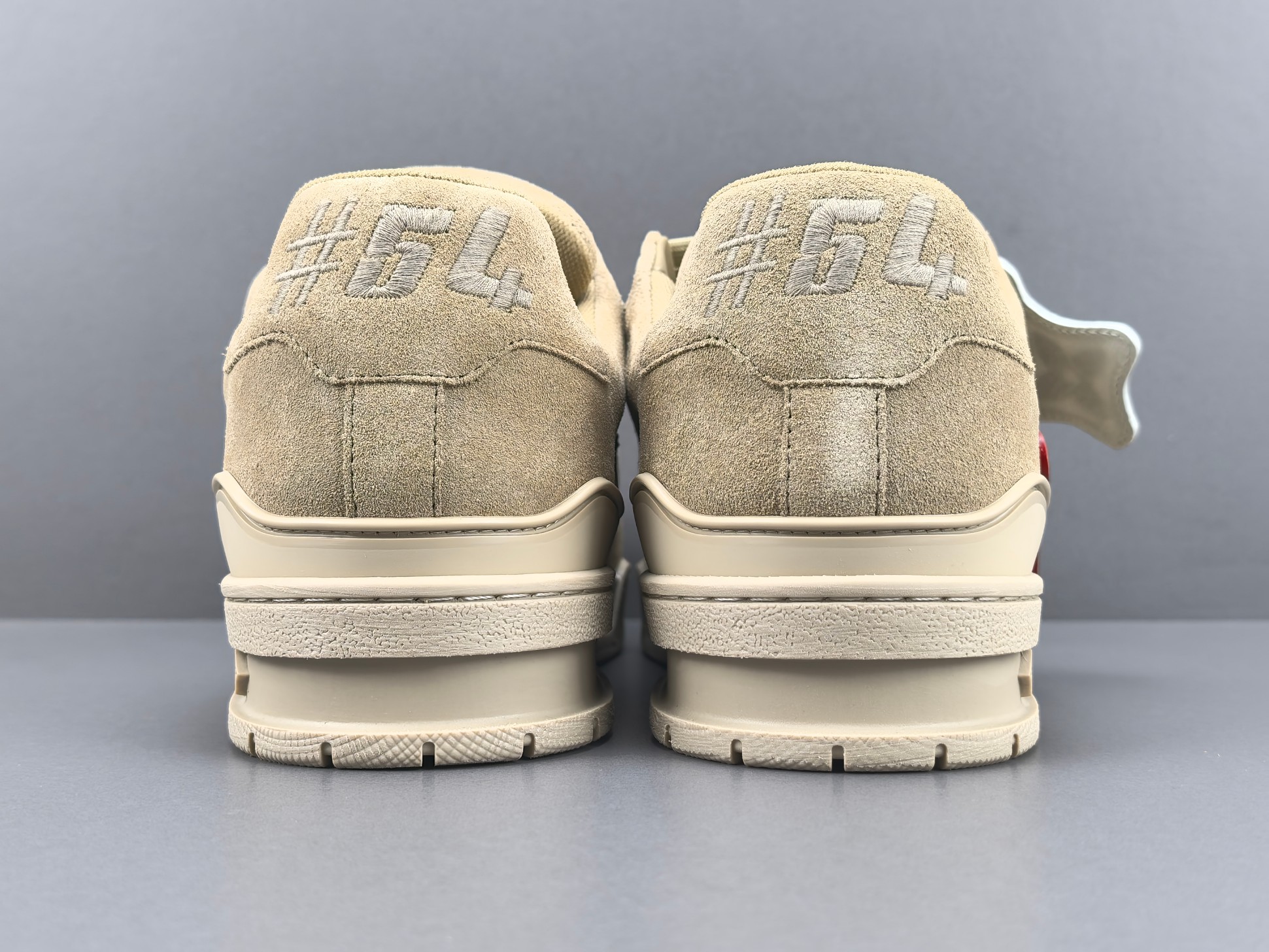 P 【专柜版 驴牌】   LV trainer 