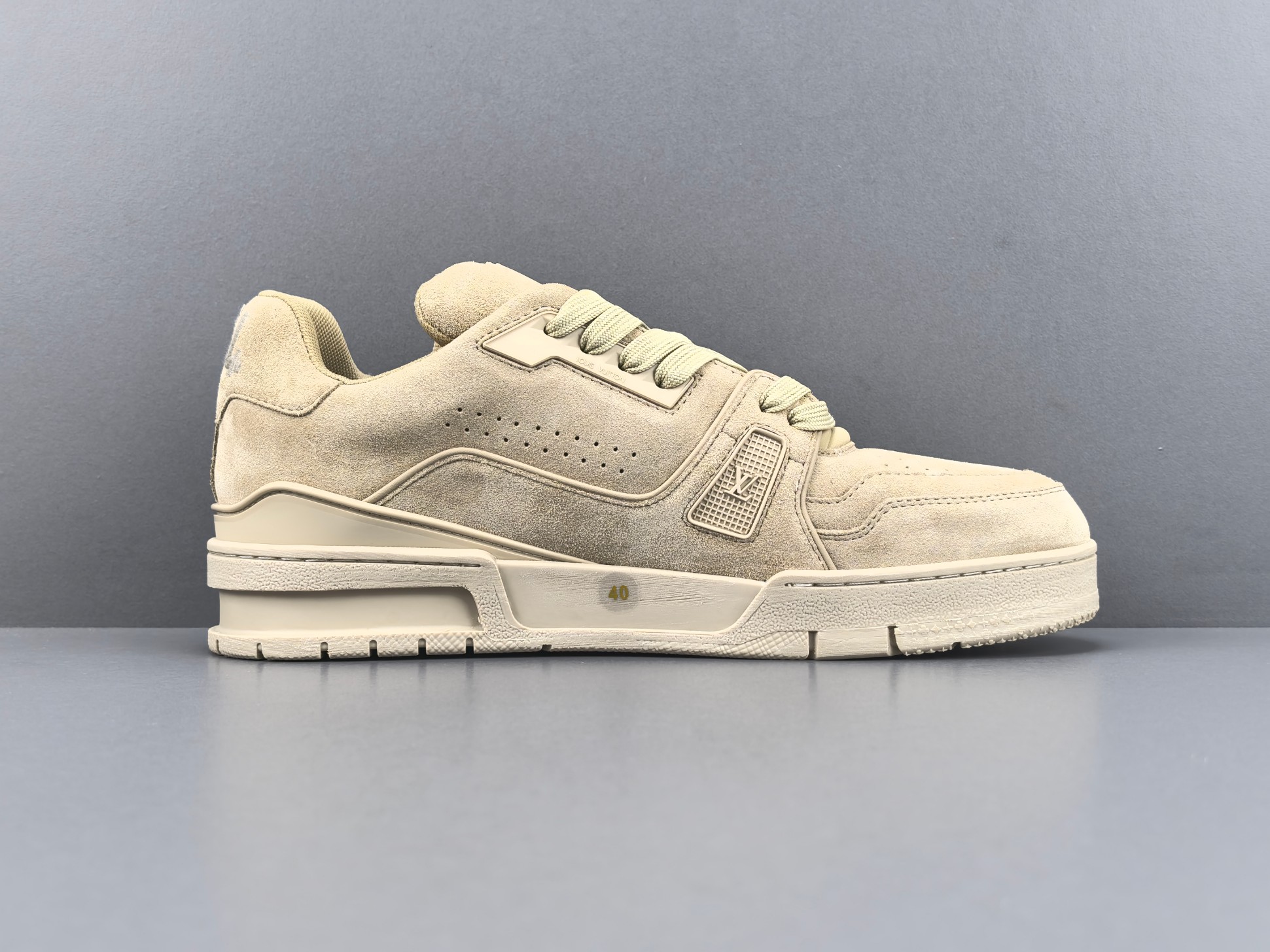 P 【专柜版 驴牌】   LV trainer 