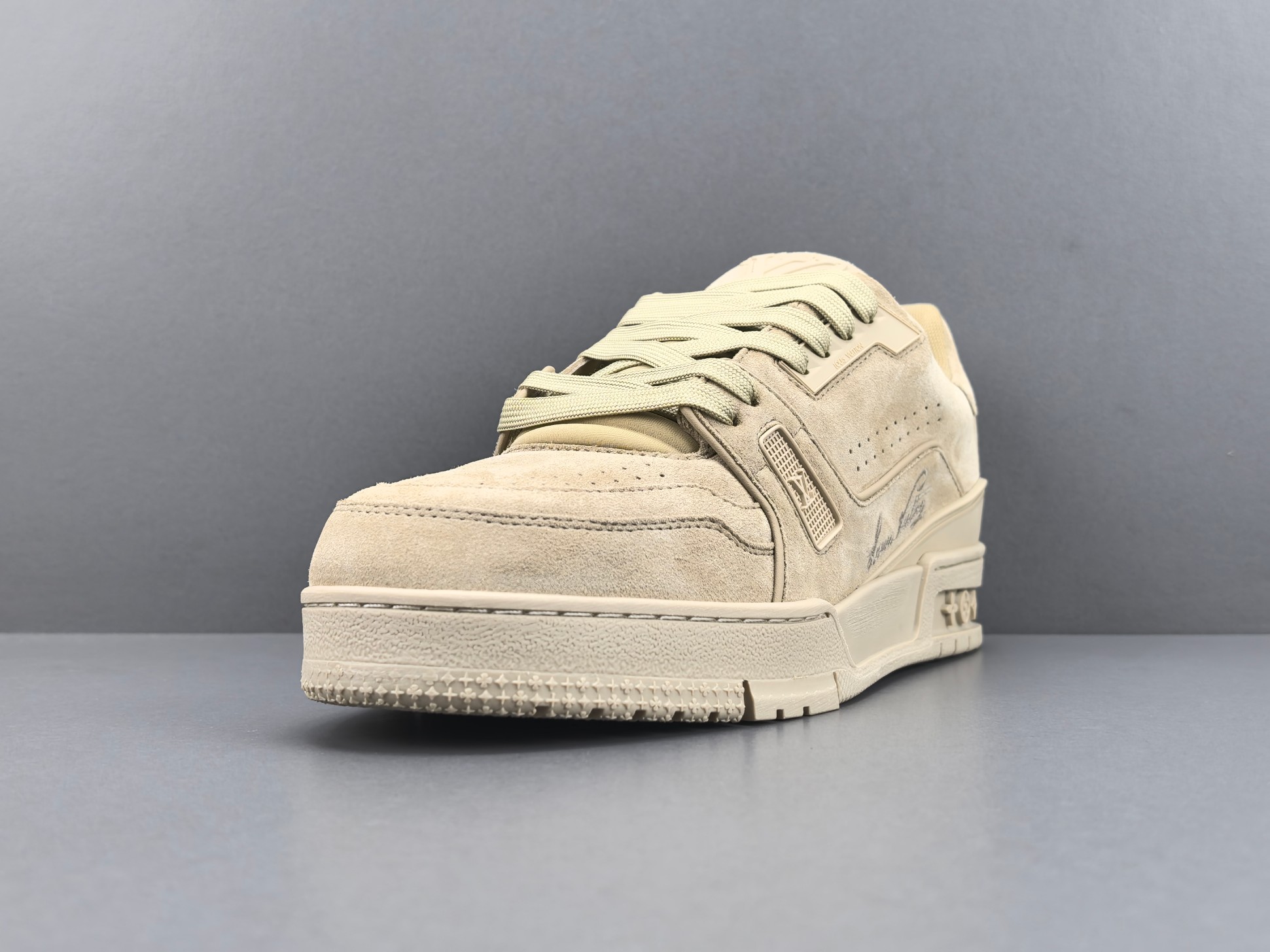 P 【专柜版 驴牌】   LV trainer 
