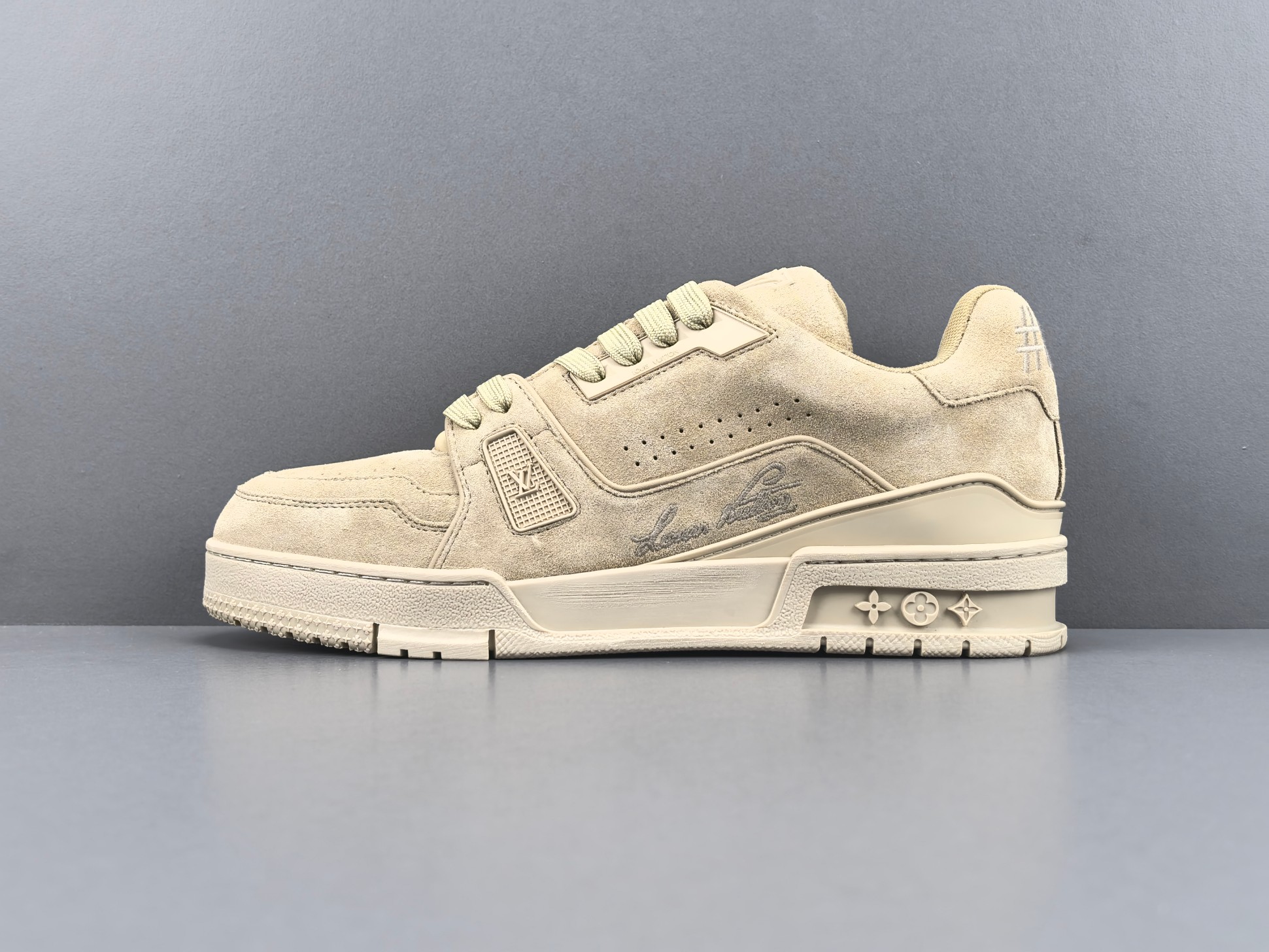 P 【专柜版 驴牌】   LV trainer 