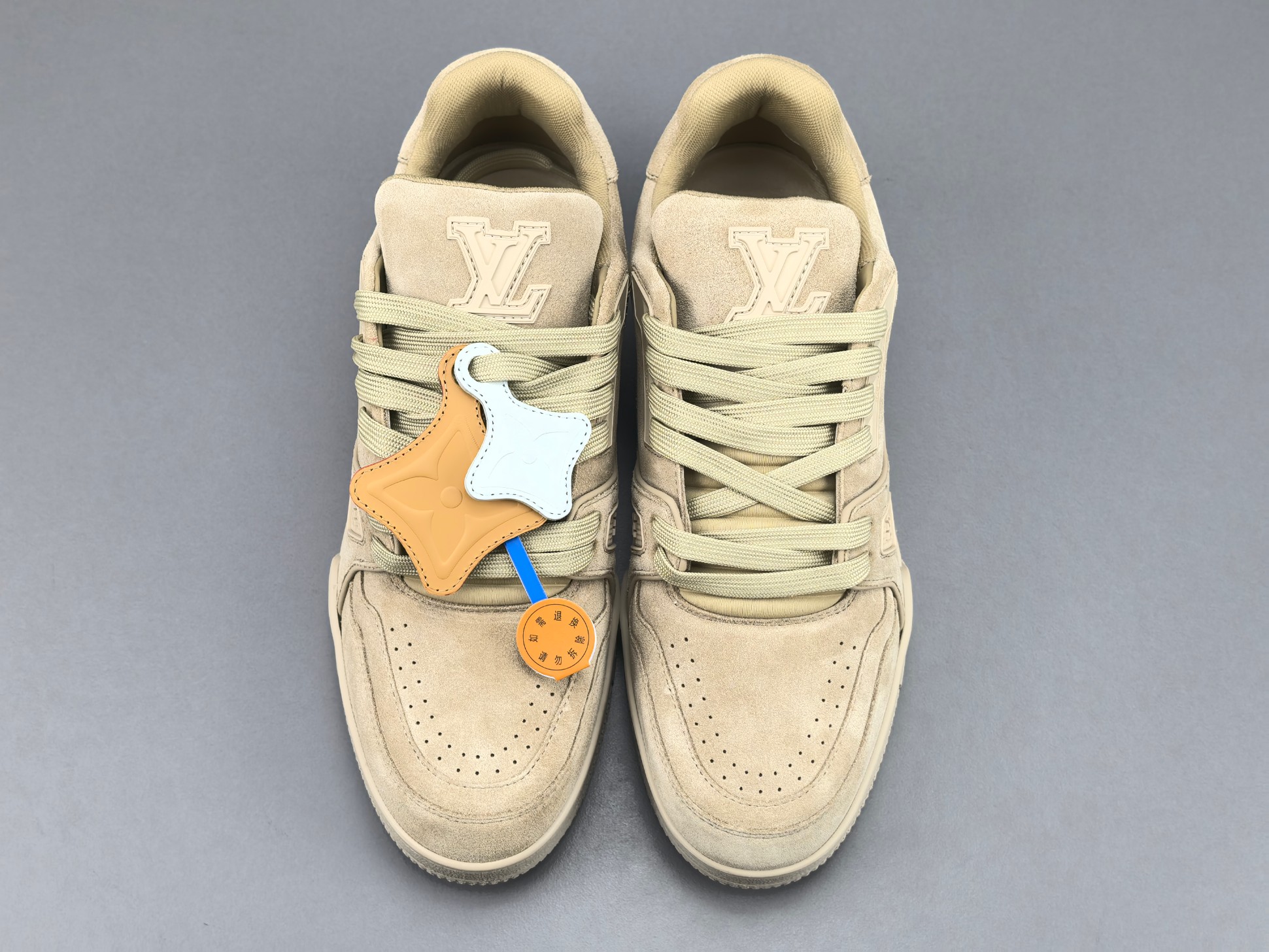 P 【专柜版 驴牌】   LV trainer 