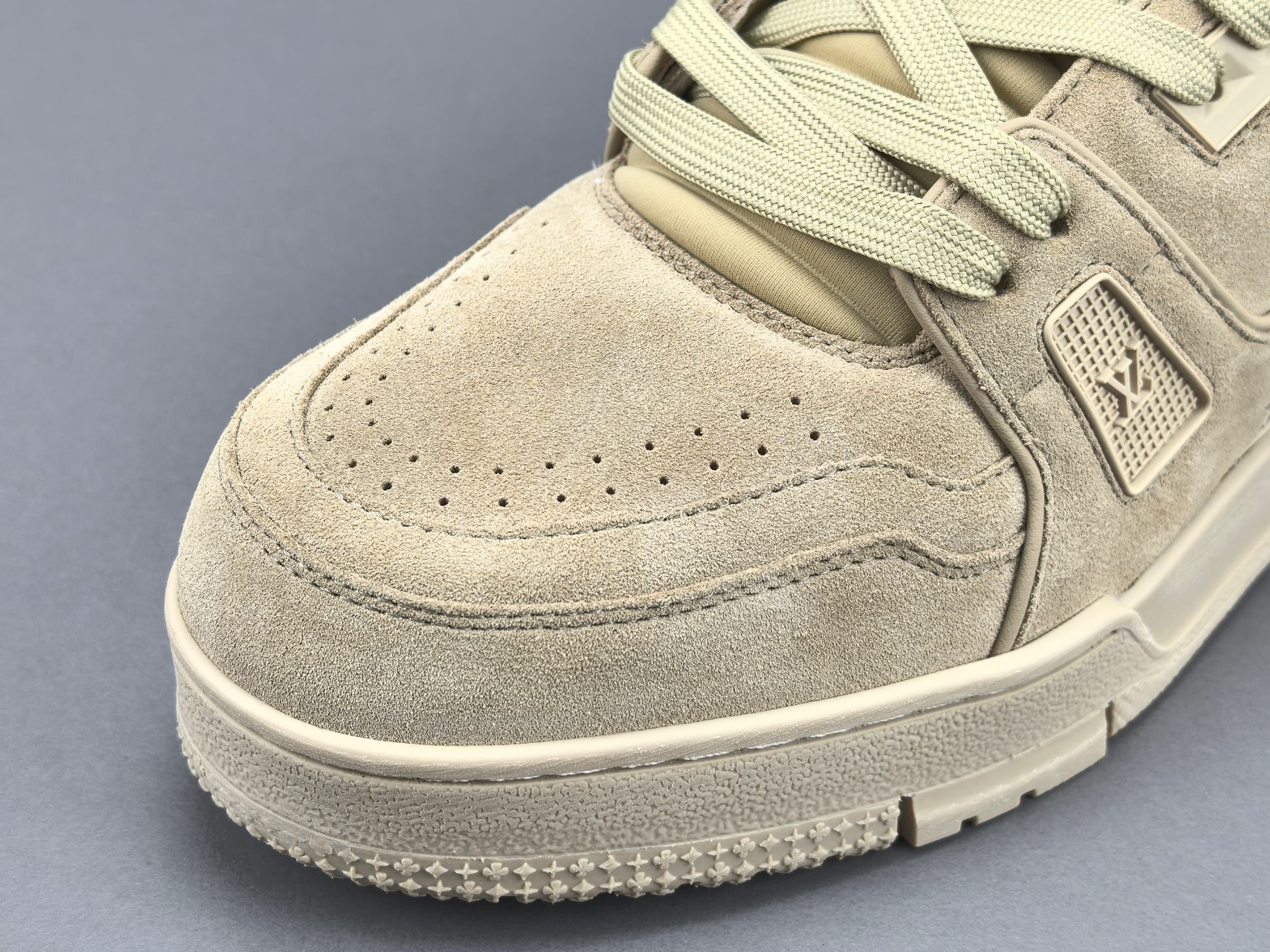 P 【专柜版 驴牌】   LV trainer 