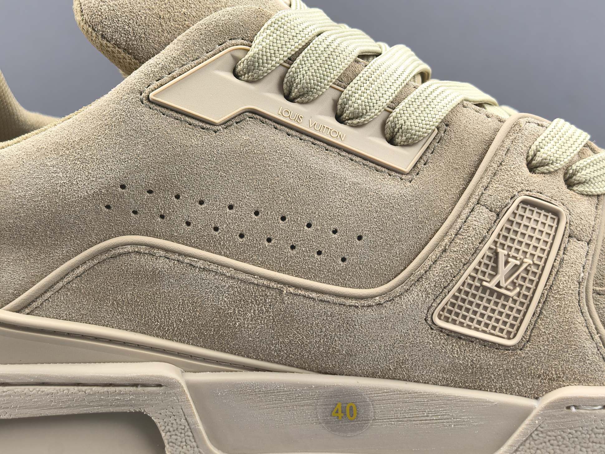 P 【专柜版 驴牌】   LV trainer 