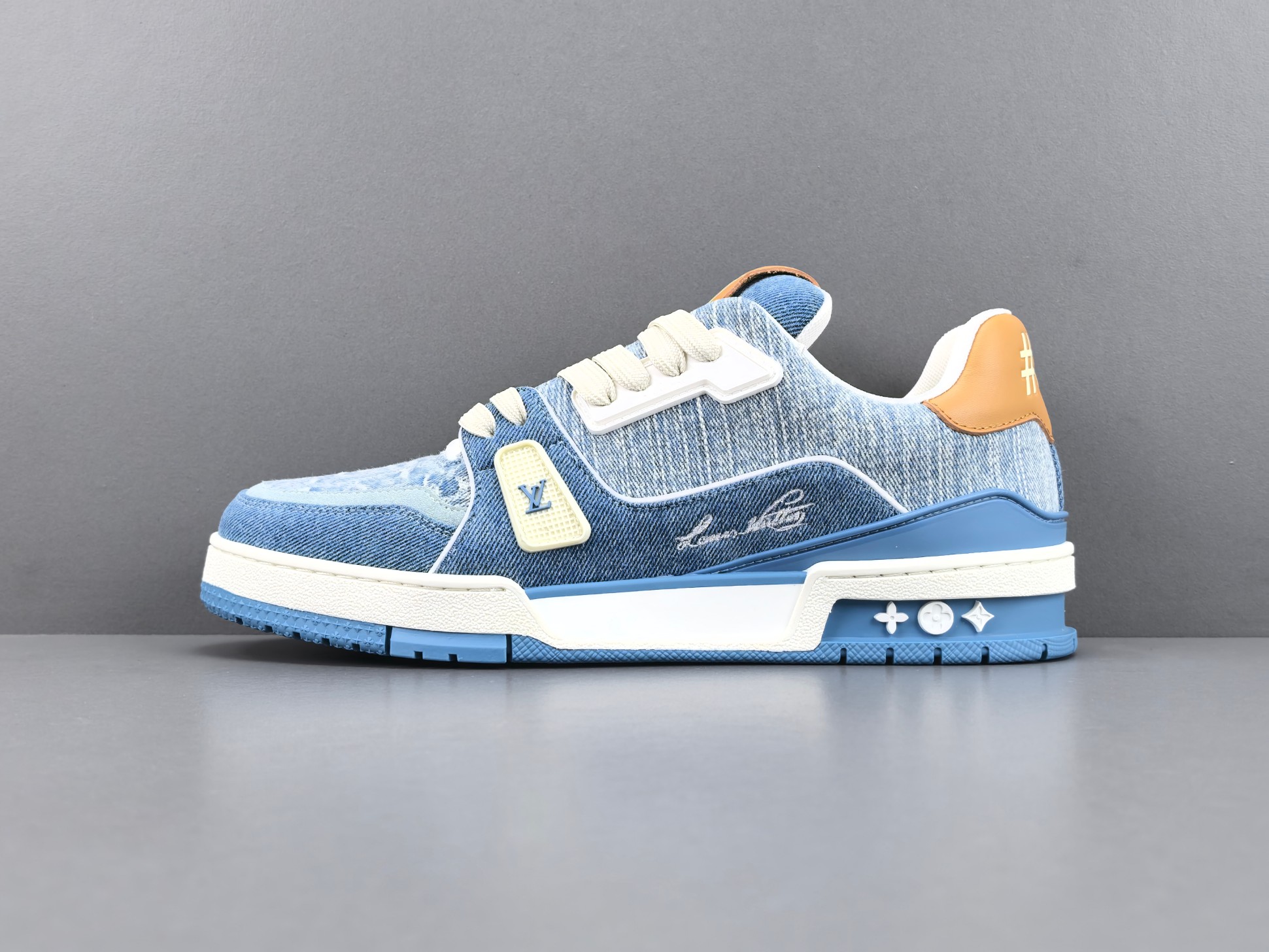 P【专柜版 驴牌】   LV trainer 