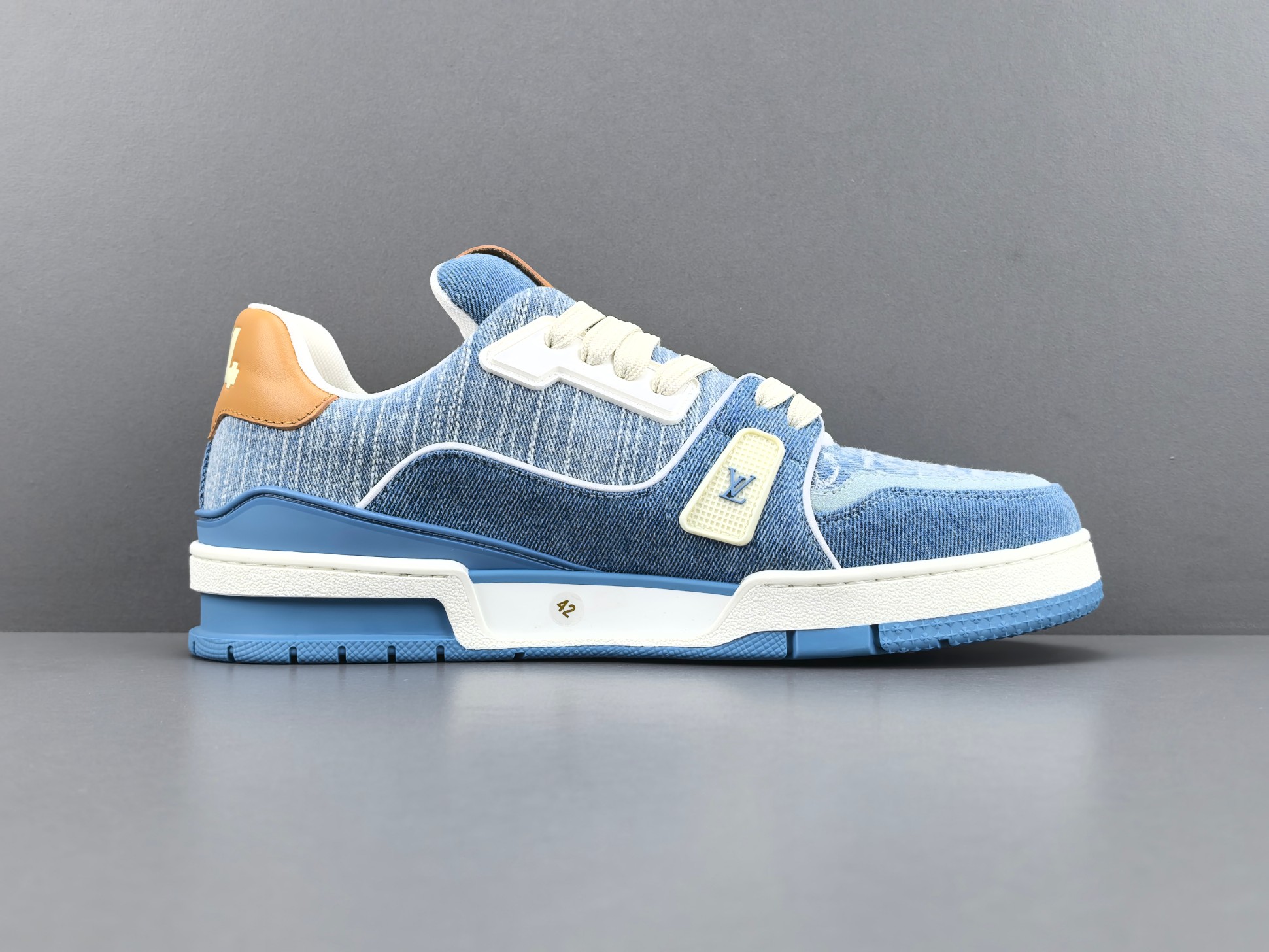 P【专柜版 驴牌】   LV trainer 