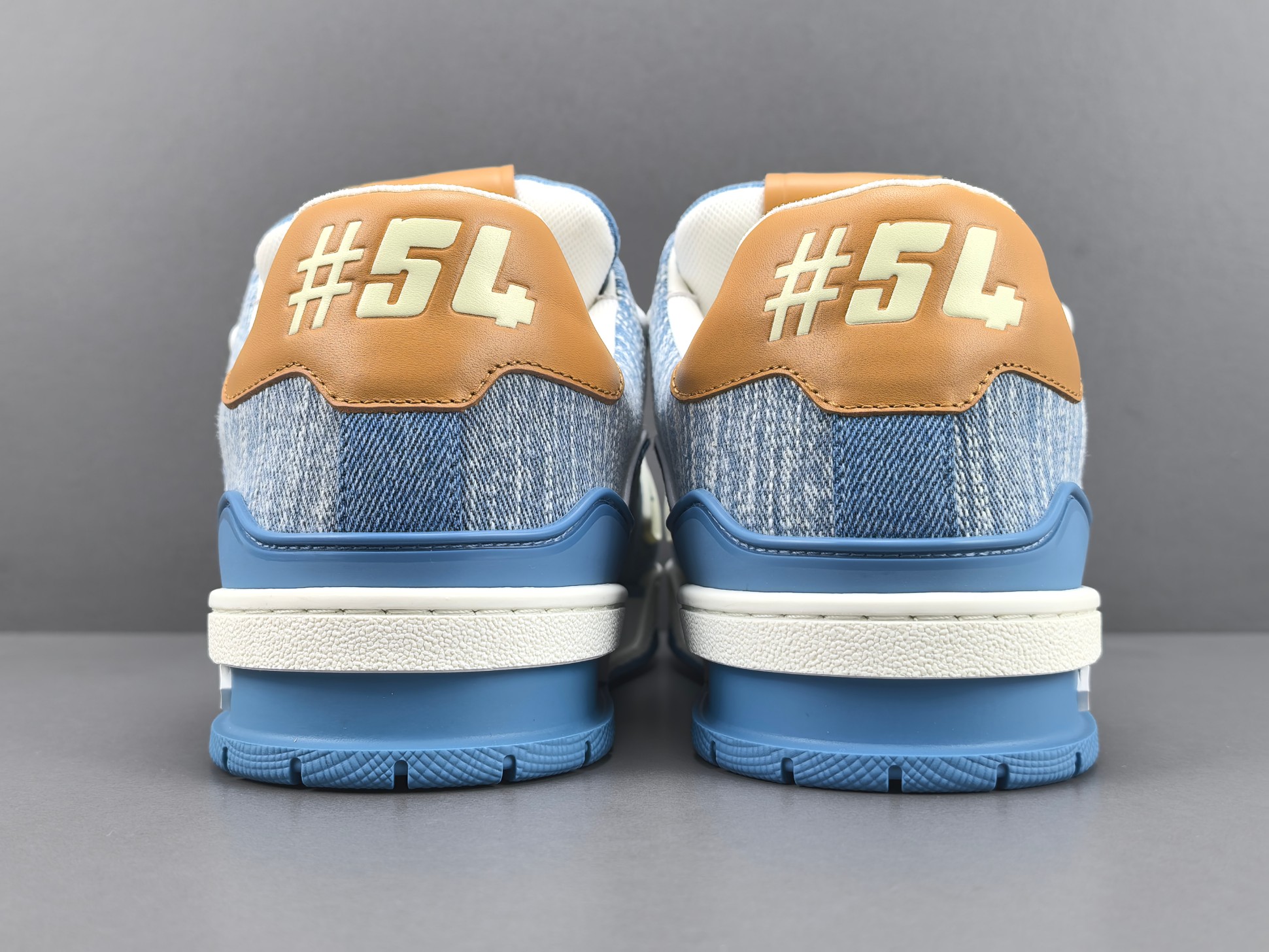 P【专柜版 驴牌】   LV trainer 